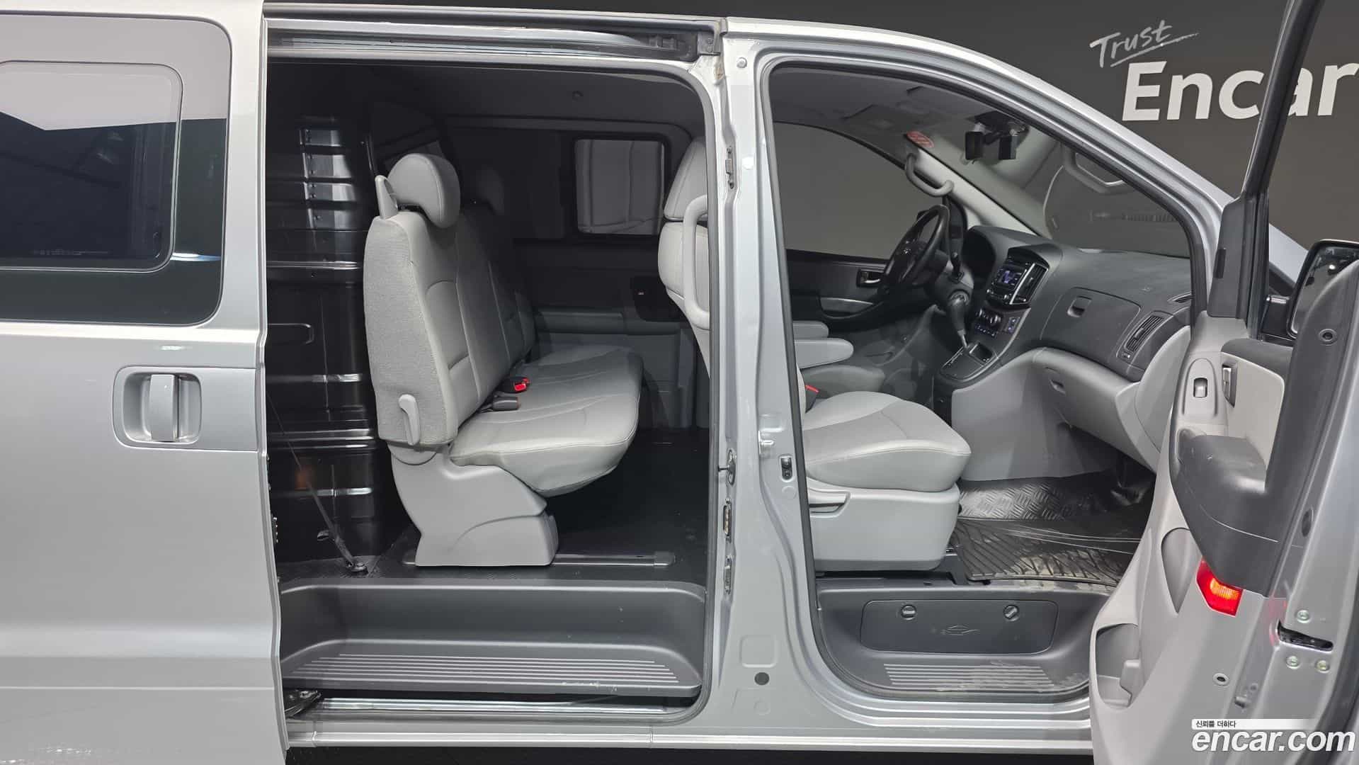 Starex Hyundai 2019.3-OPTION-040
