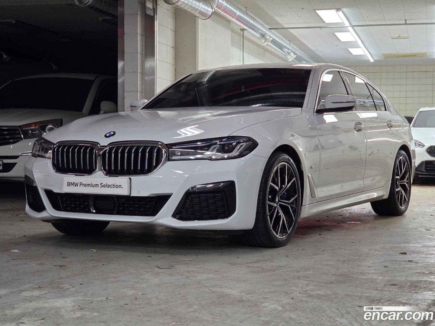 Main__Slider__Photo:5-Series BMW 2022.10-0