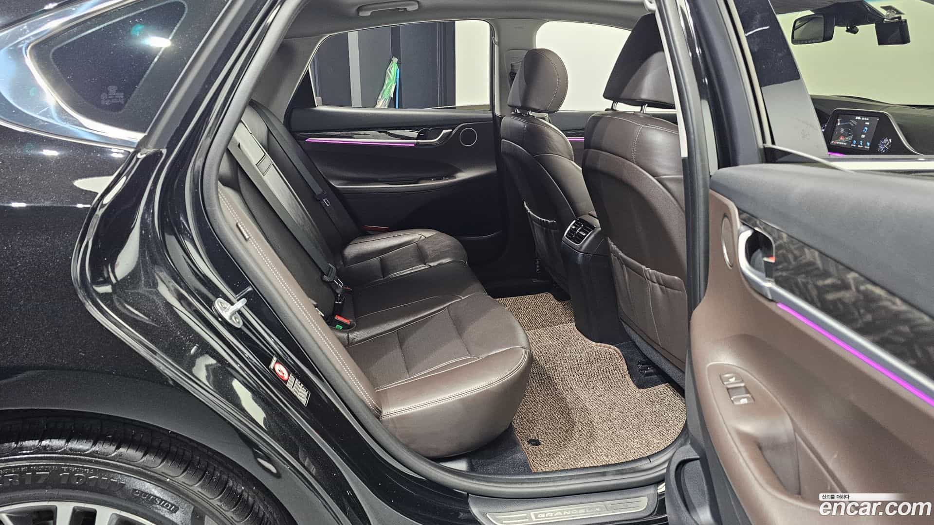 Grandeur Hyundai 2018.11-OPTION-015