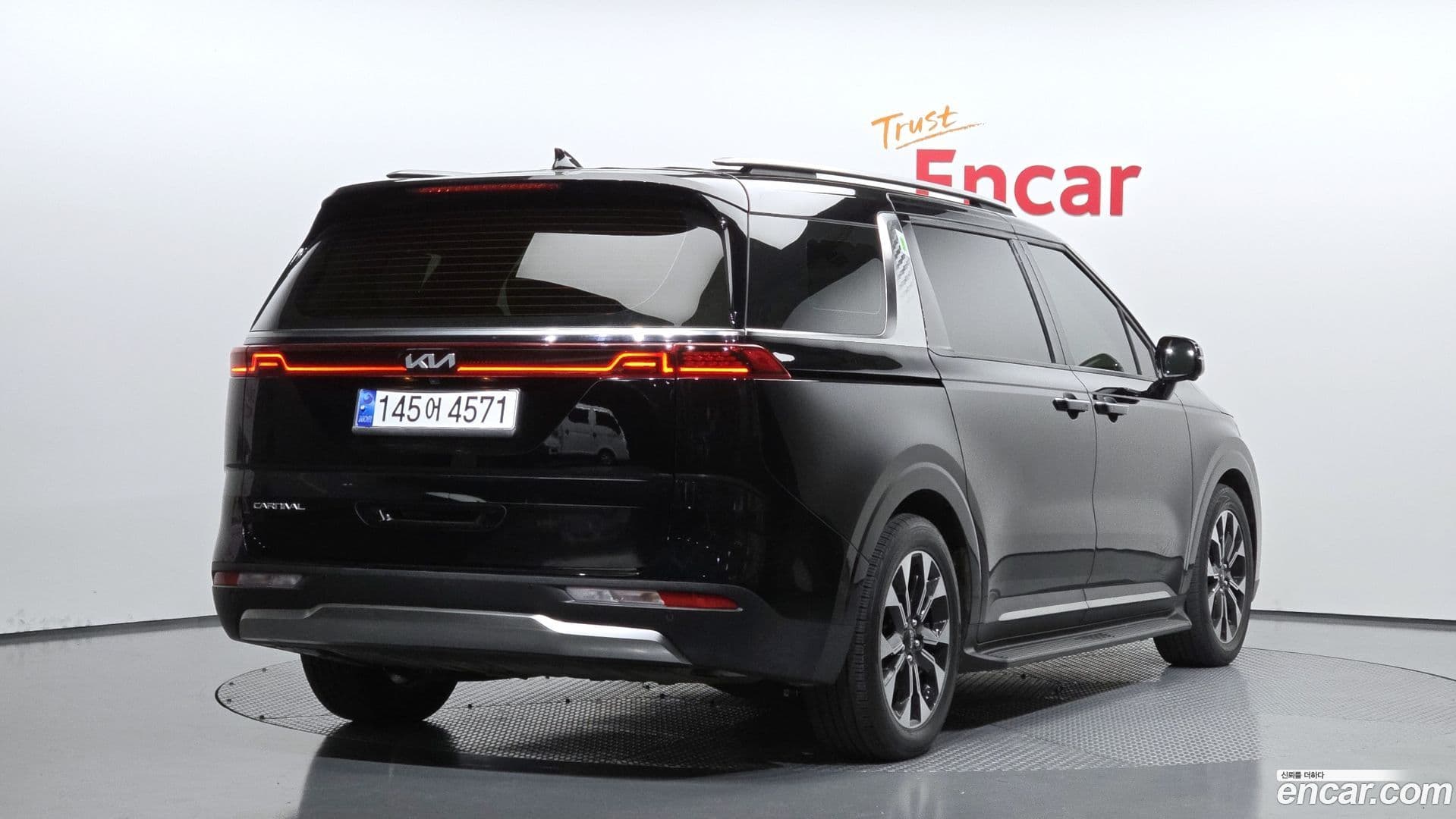 Main__Slider__Photo:Canival Kia 2023.3-1