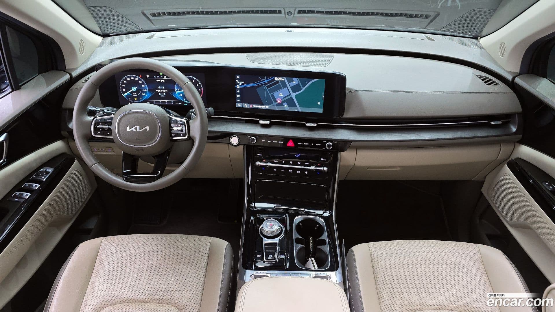Main__Slider__Photo:Canival Kia 2023.3-6