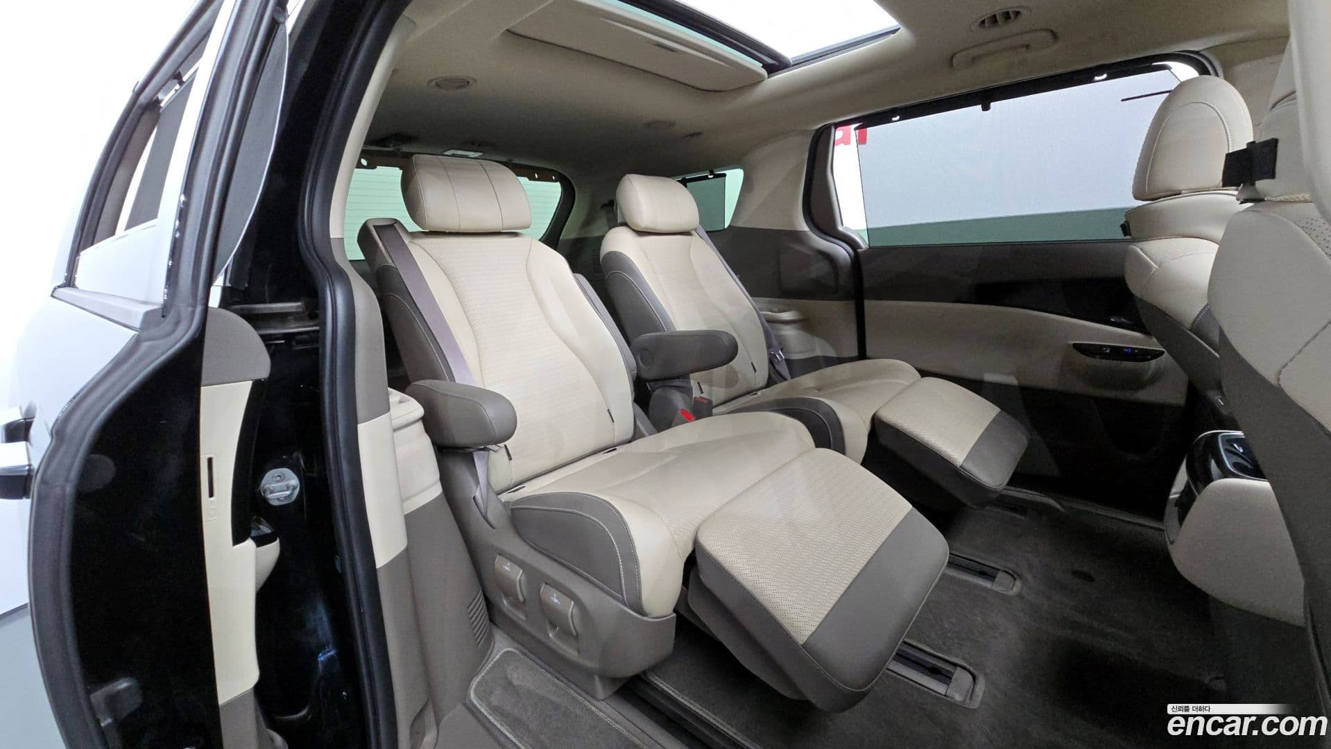 Main__Slider__Photo:Canival Kia 2023.3-10