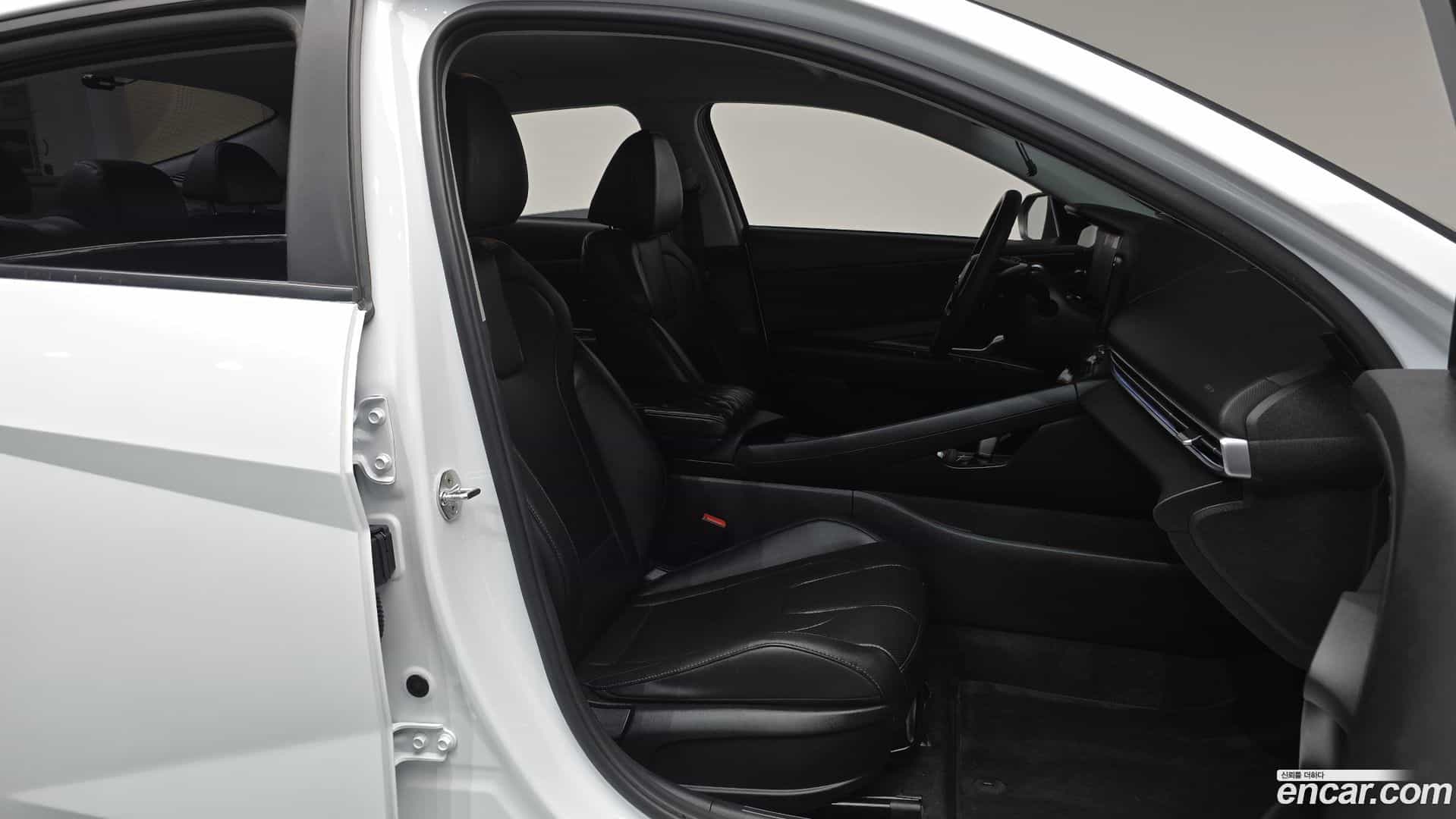 AVANTE Hyundai 2022.8-OPTION-015