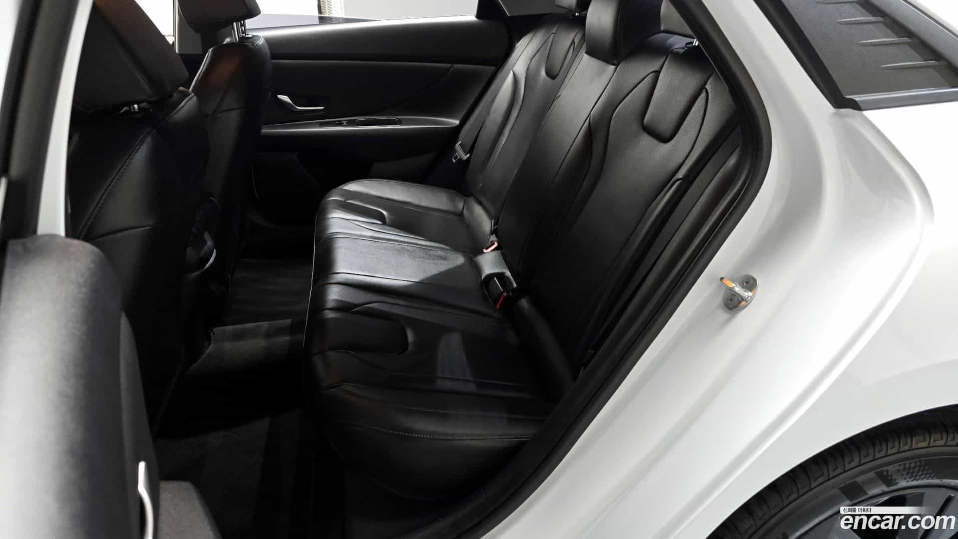 AVANTE Hyundai 2022.8-OPTION-044