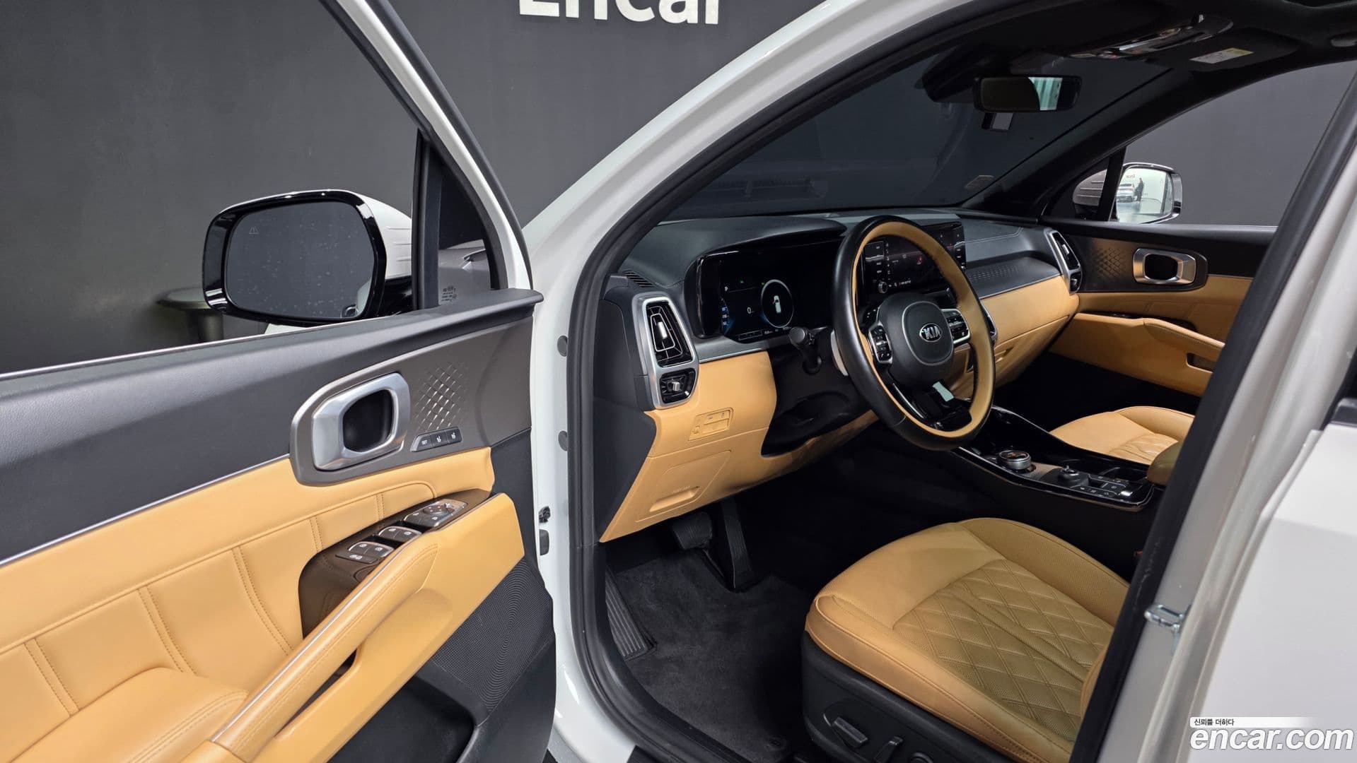 Main__Slider__Photo:Sorento Kia 2021.1-9