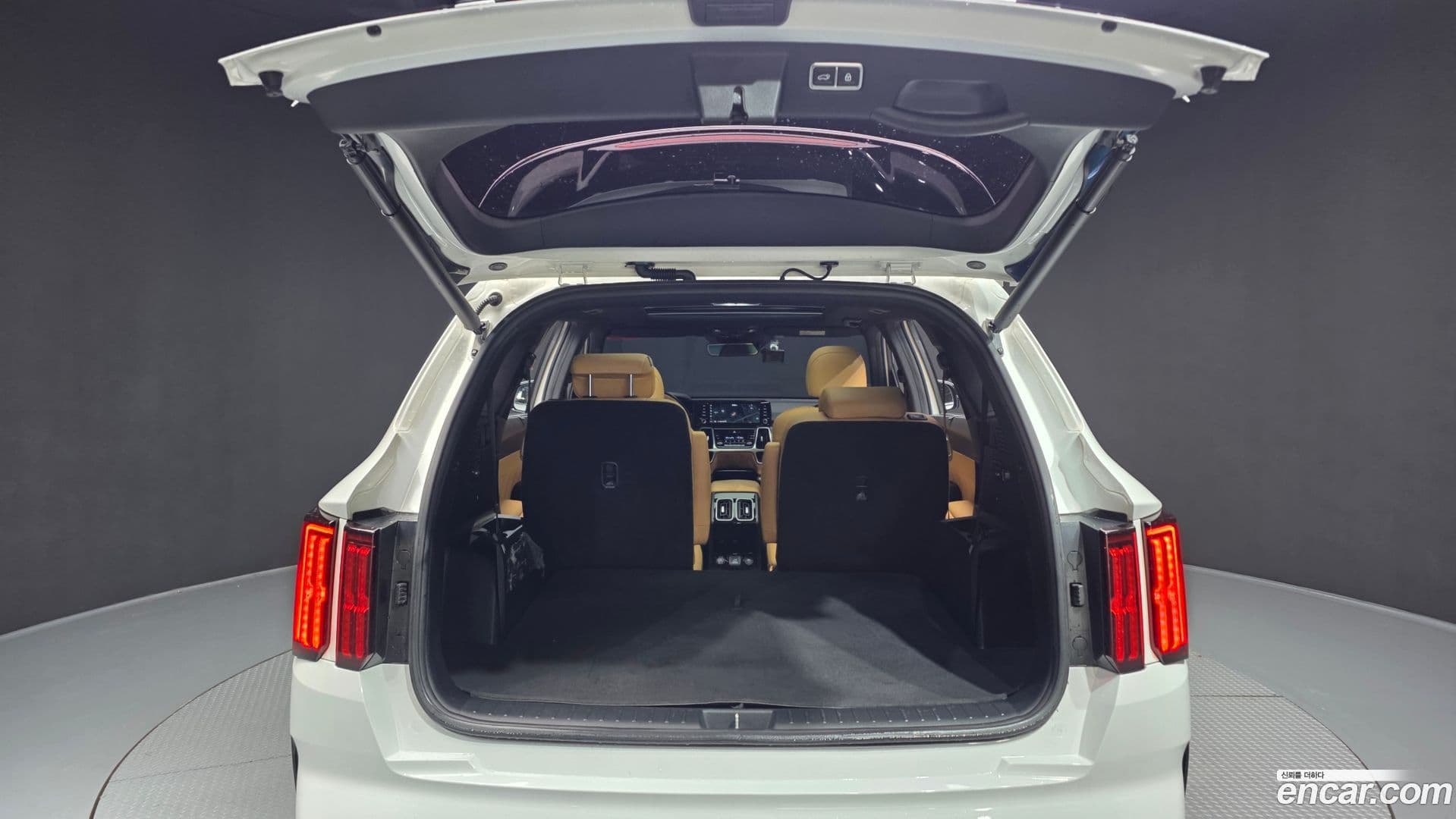 Main__Slider__Photo:Sorento Kia 2021.1-19