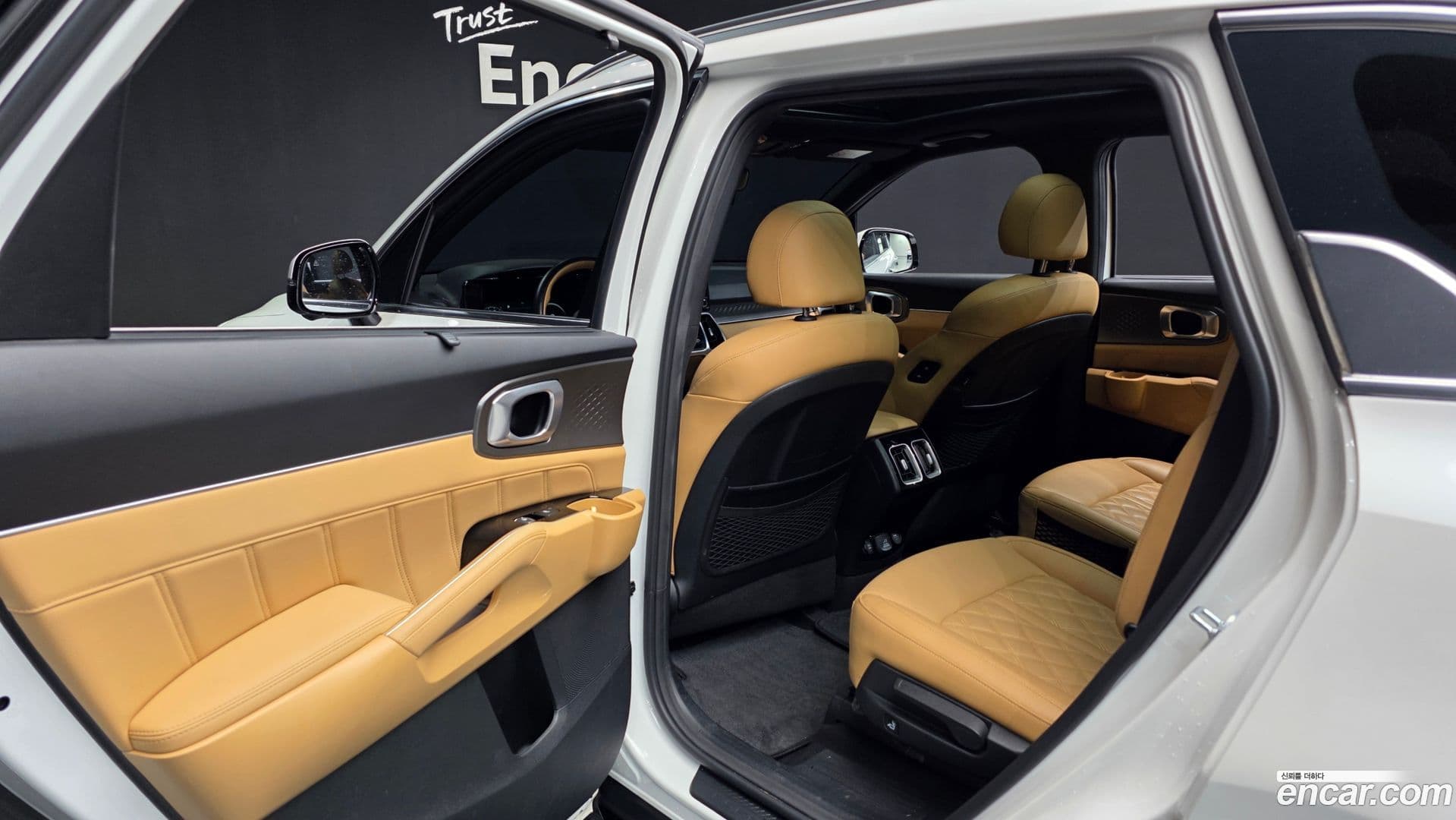 Main__Slider__Photo:Sorento Kia 2021.1-25