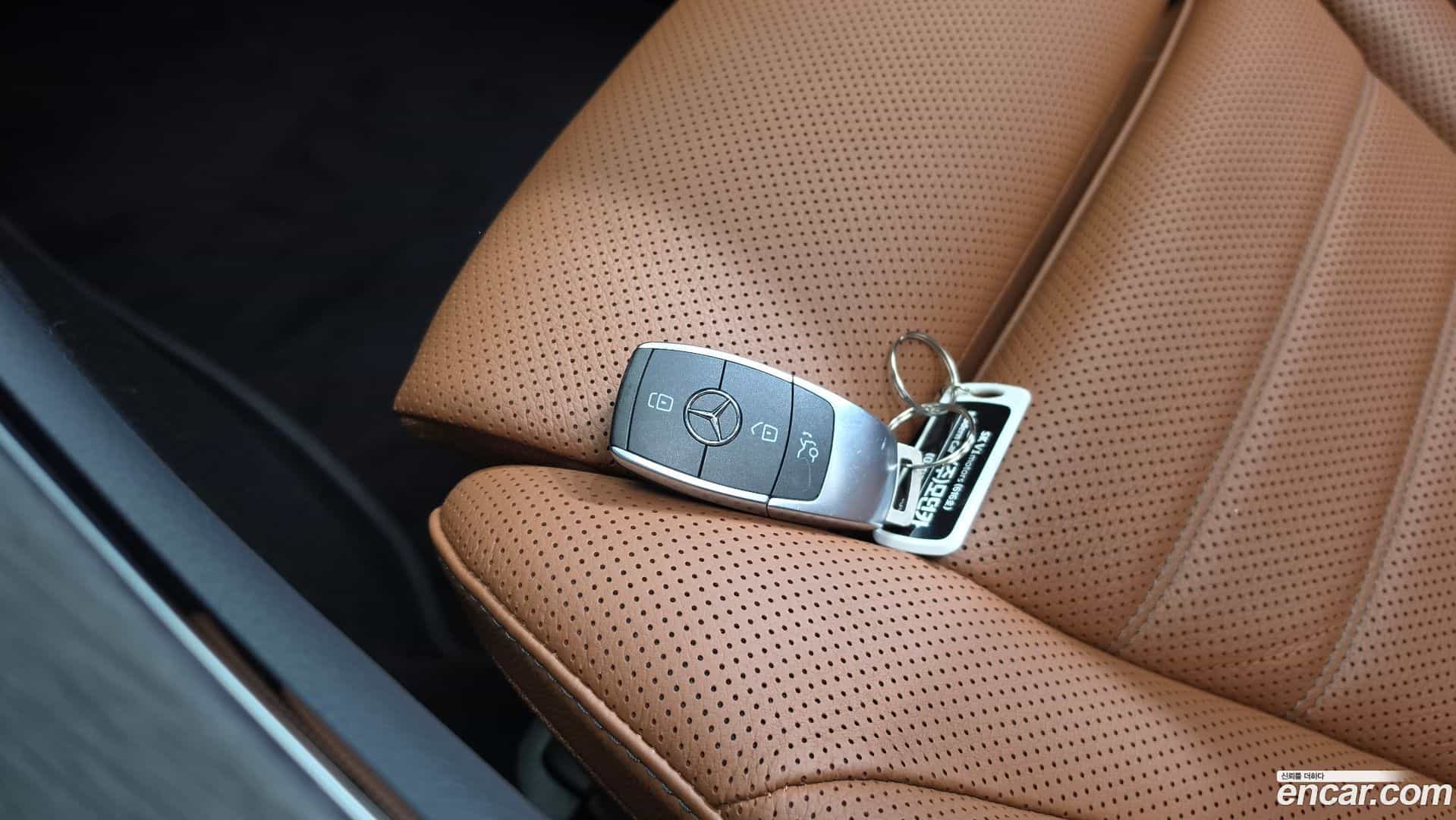 GLC-Class Mercedes-Benz 2022.10-OPTION-019