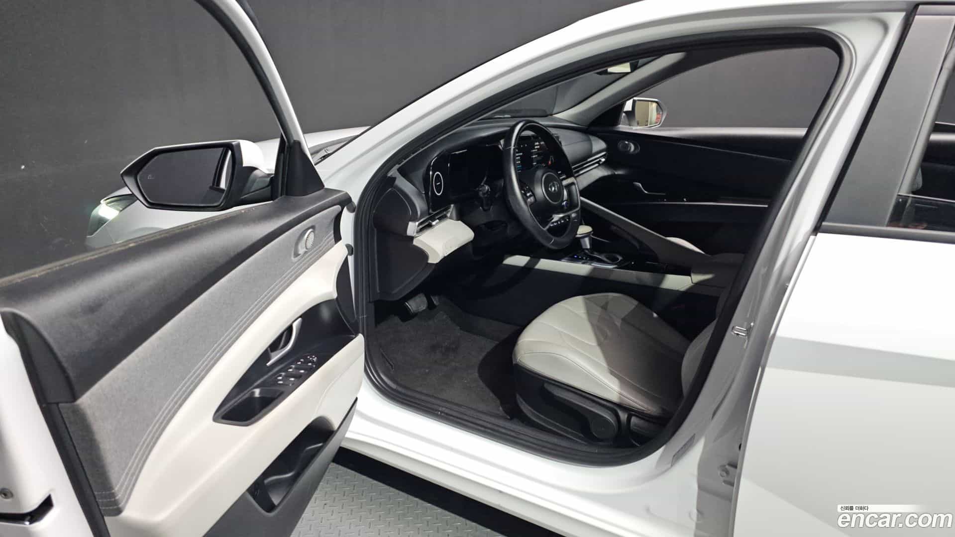 AVANTE Hyundai 2022.2-INNER-010