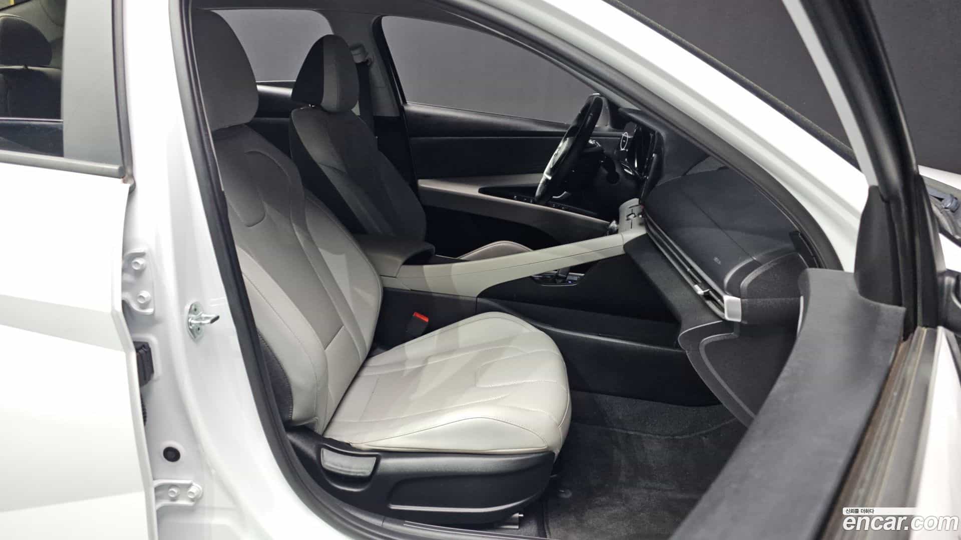 AVANTE Hyundai 2022.2-OPTION-015