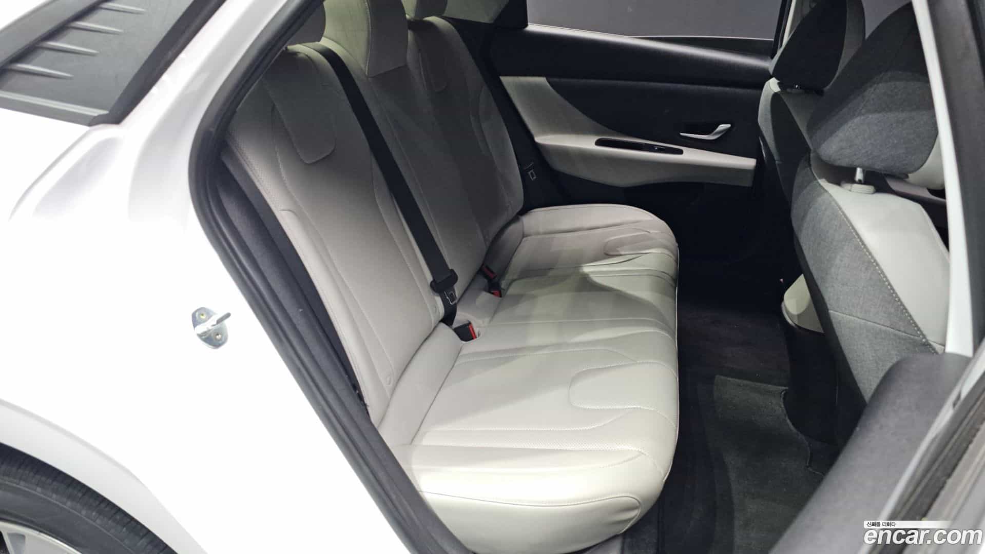 AVANTE Hyundai 2022.2-OPTION-016