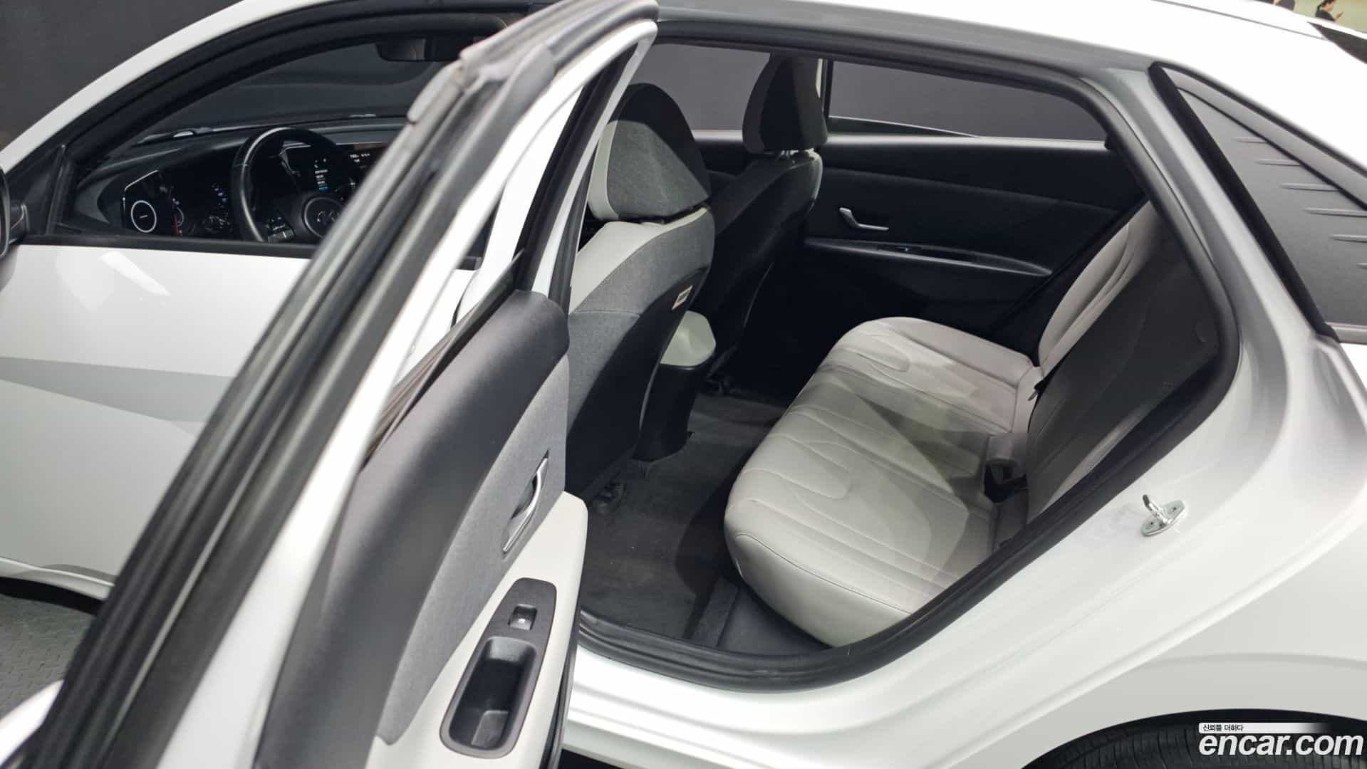 AVANTE Hyundai 2022.2-OPTION-017