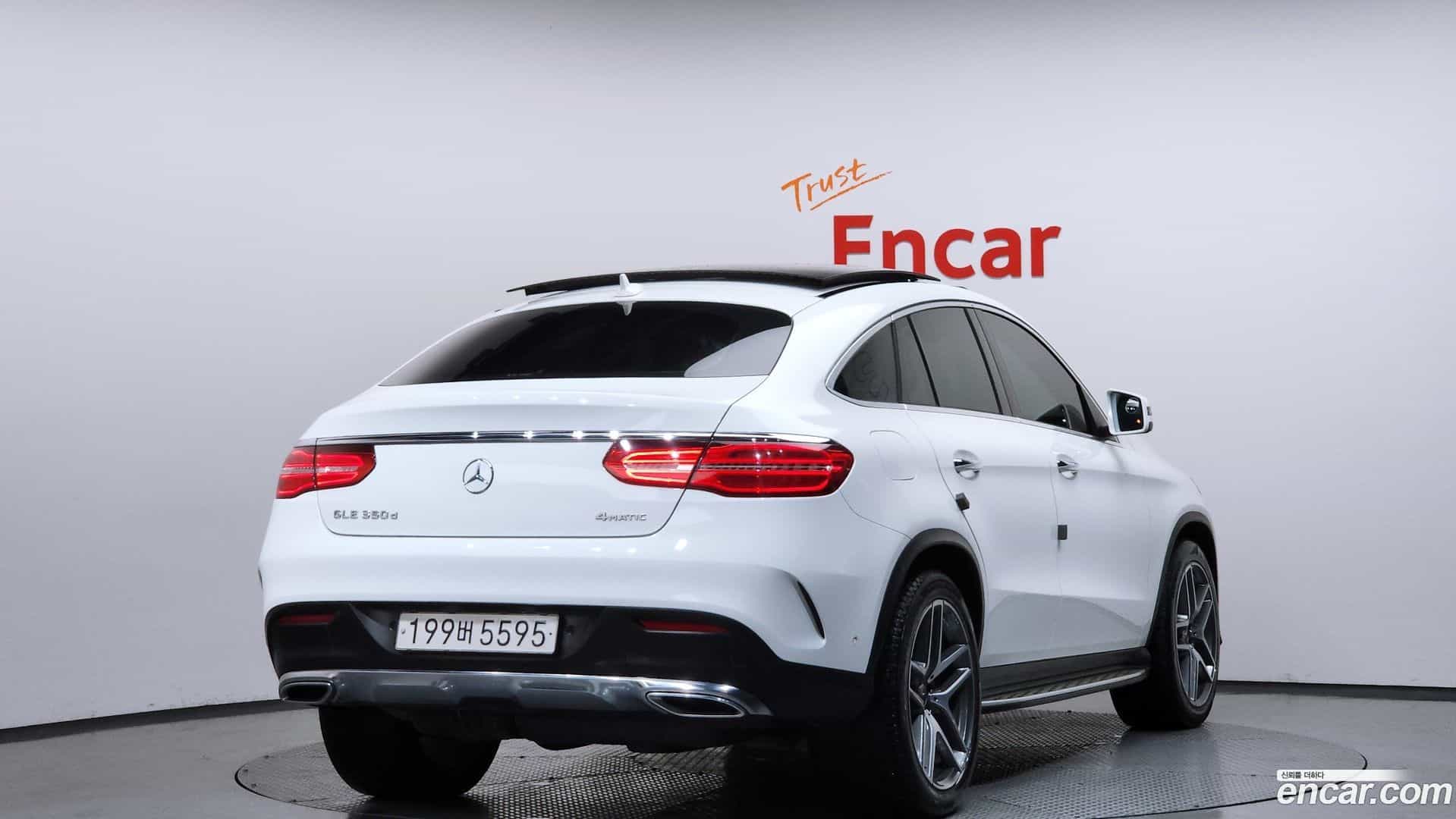 GLE-Class Mercedes-Benz 2018.8-OUTER-002