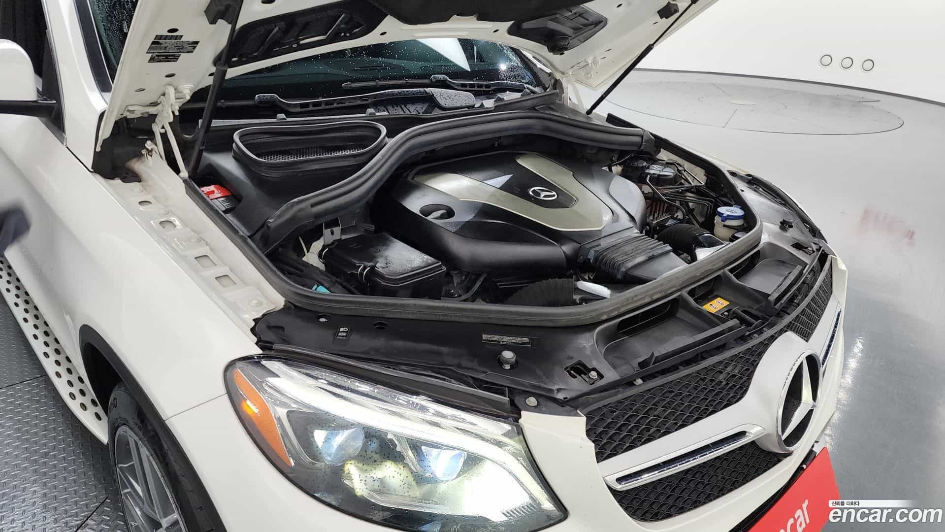 GLE-Class Mercedes-Benz 2018.8-OUTER-006