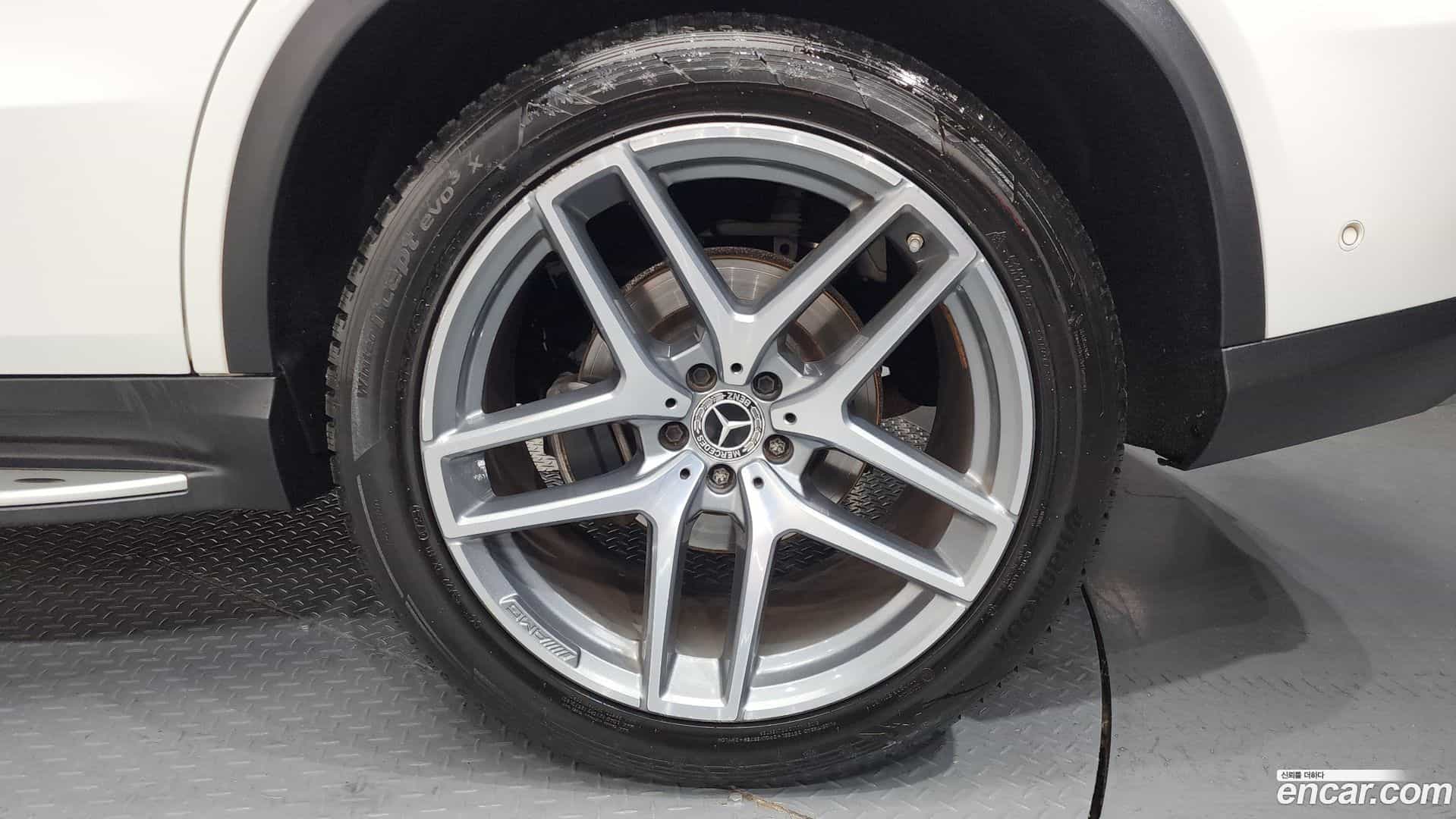 GLE-Class Mercedes-Benz 2018.8-OUTER-031