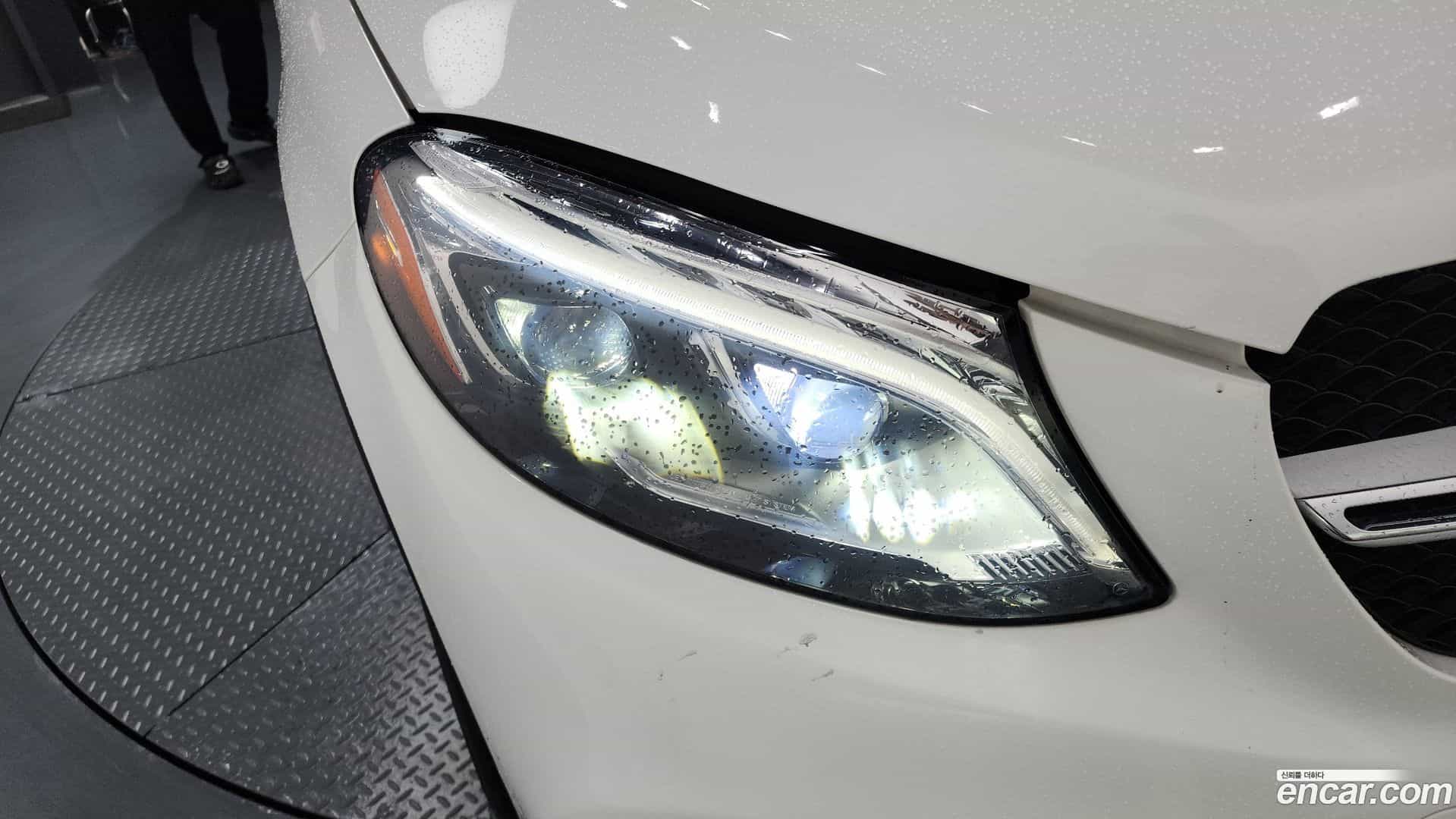 GLE-Class Mercedes-Benz 2018.8-OUTER-032