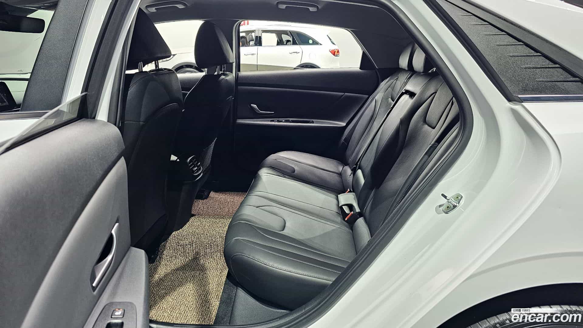 AVANTE Hyundai 2020.5-OPTION-015