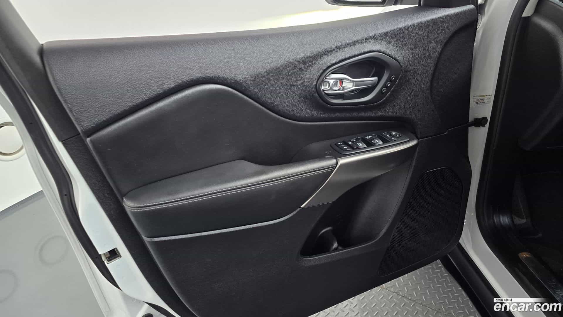 Cherokee Jeep 2020.3-INNER-034