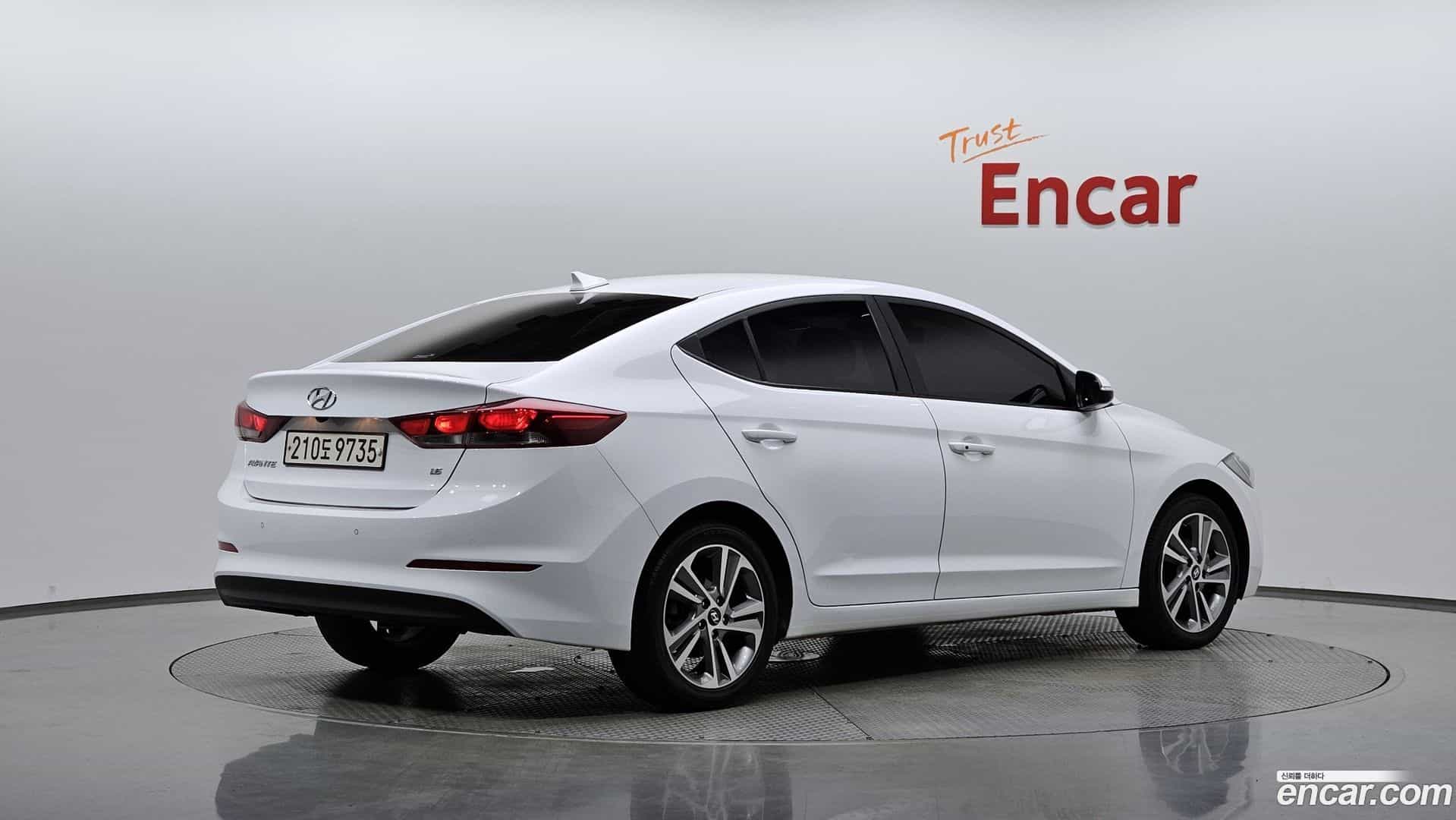 AVANTE Hyundai 2018.8-OUTER-002