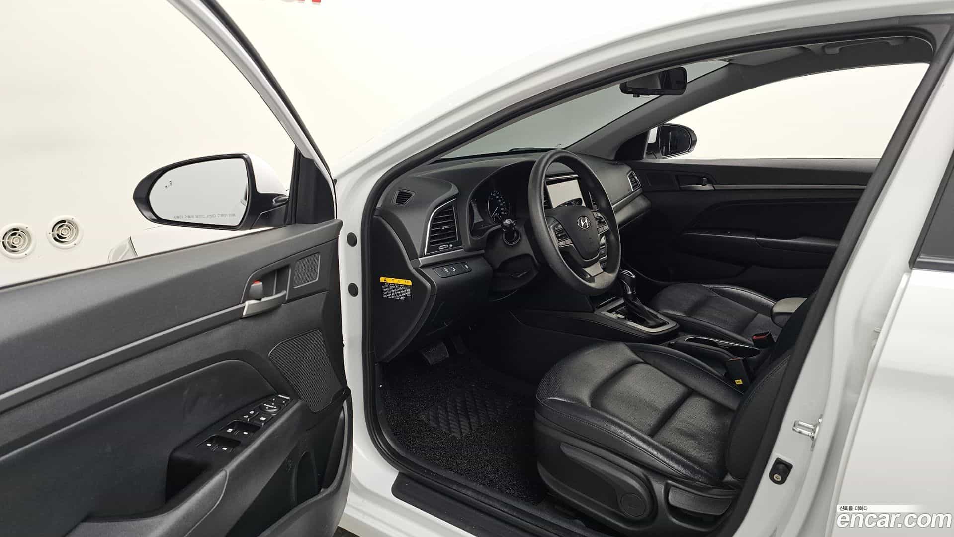 AVANTE Hyundai 2018.8-INNER-010
