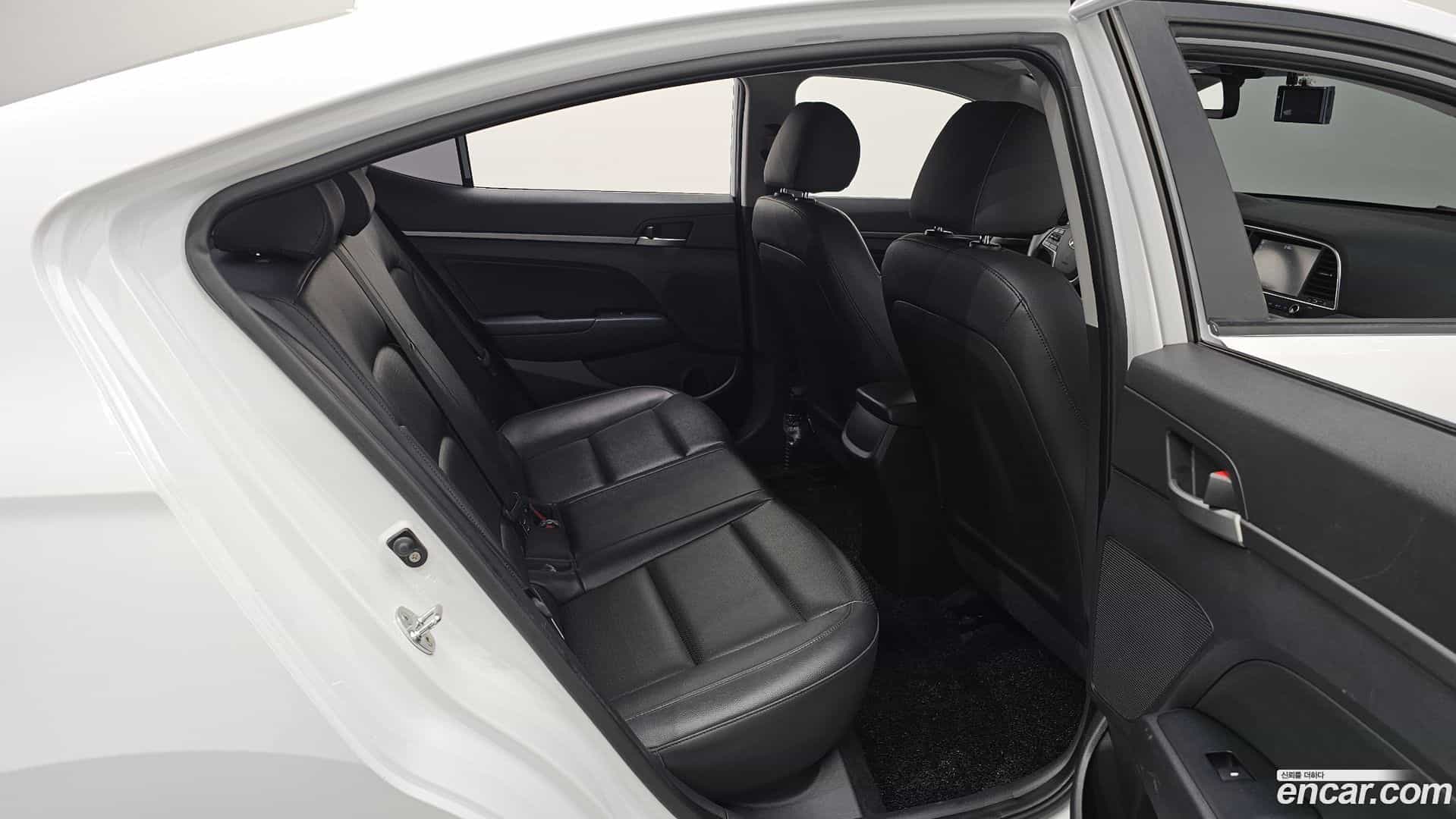 AVANTE Hyundai 2018.8-OPTION-016