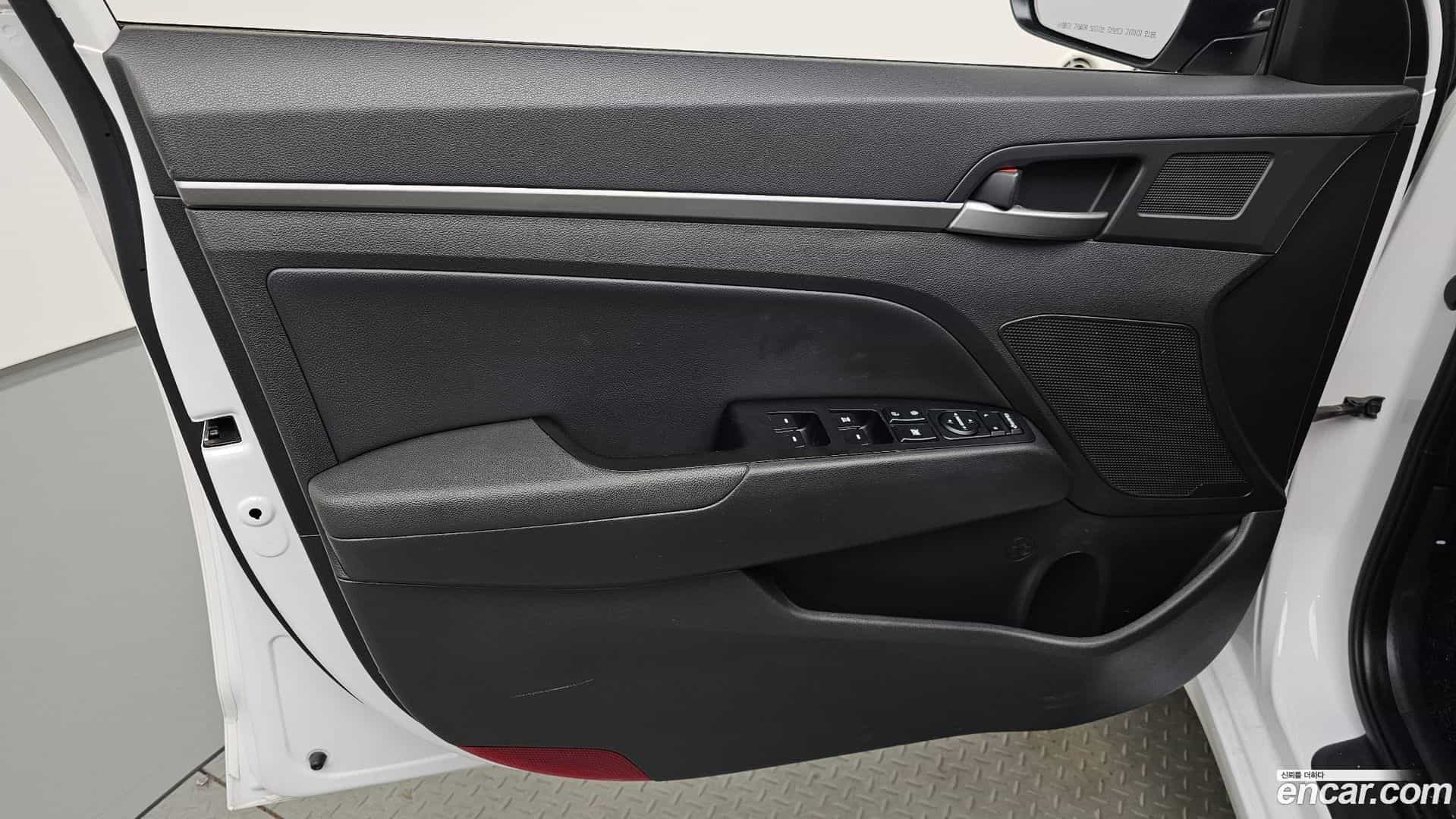 AVANTE Hyundai 2018.8-INNER-034