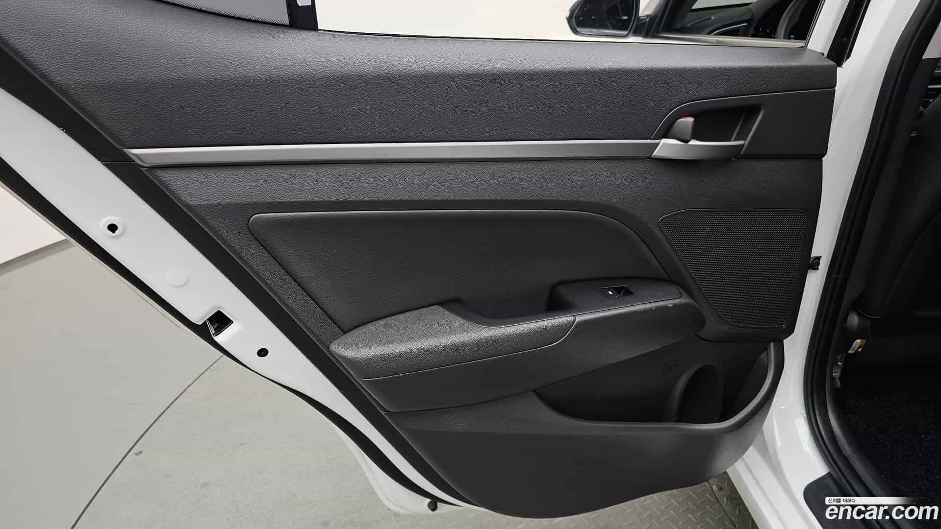 AVANTE Hyundai 2018.8-INNER-035