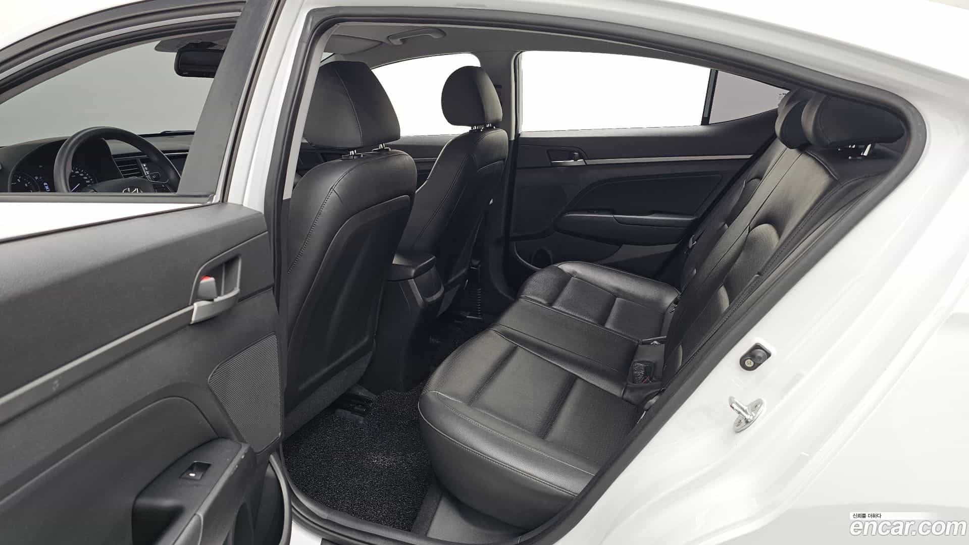 AVANTE Hyundai 2018.8-INNER-036