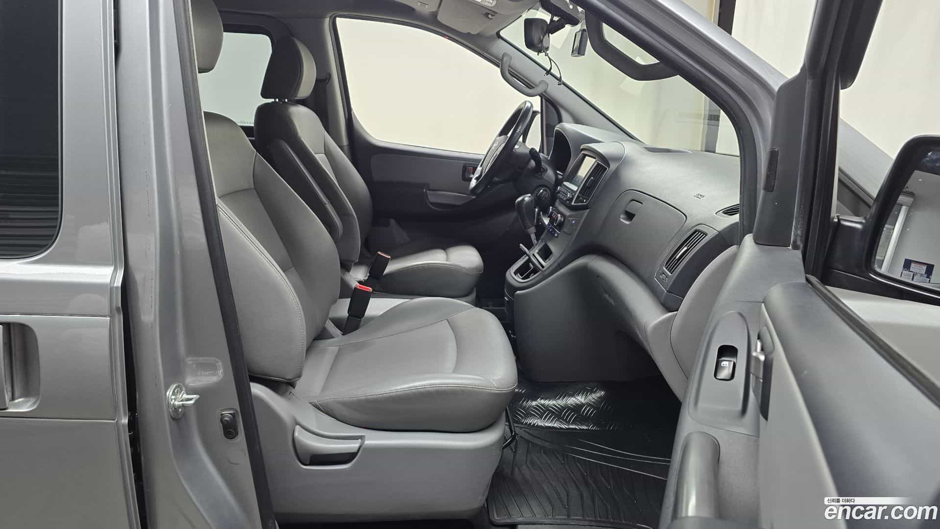 Starex Hyundai 2020.9-OPTION-015