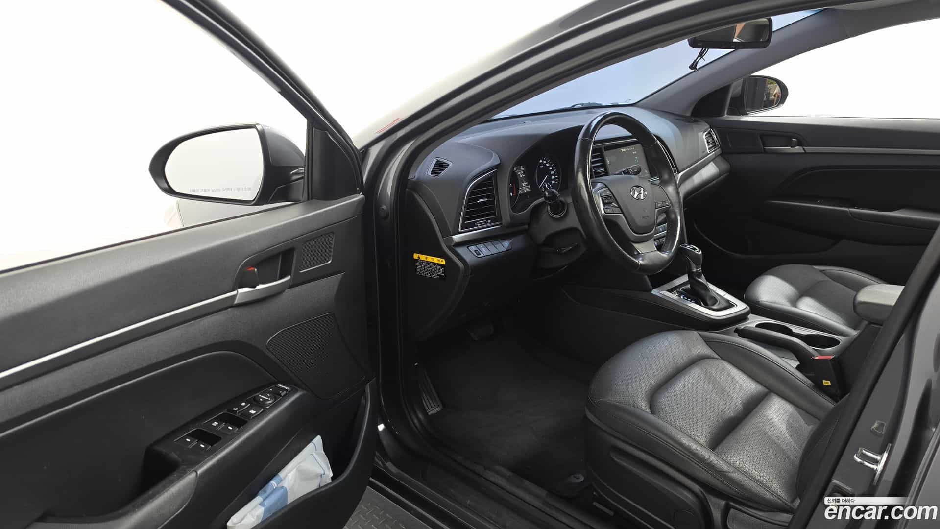 AVANTE Hyundai 2017.11-INNER-010