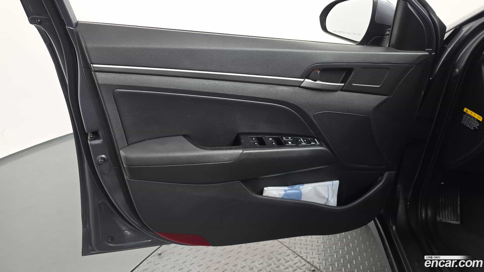 AVANTE Hyundai 2017.11-INNER-034