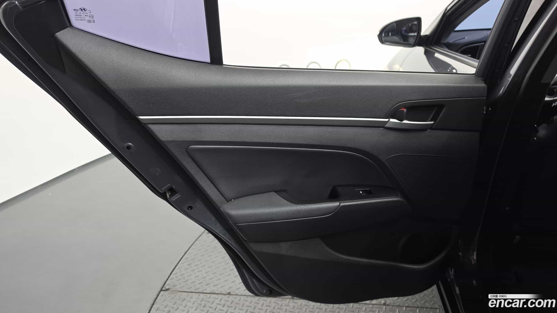 AVANTE Hyundai 2017.11-INNER-035