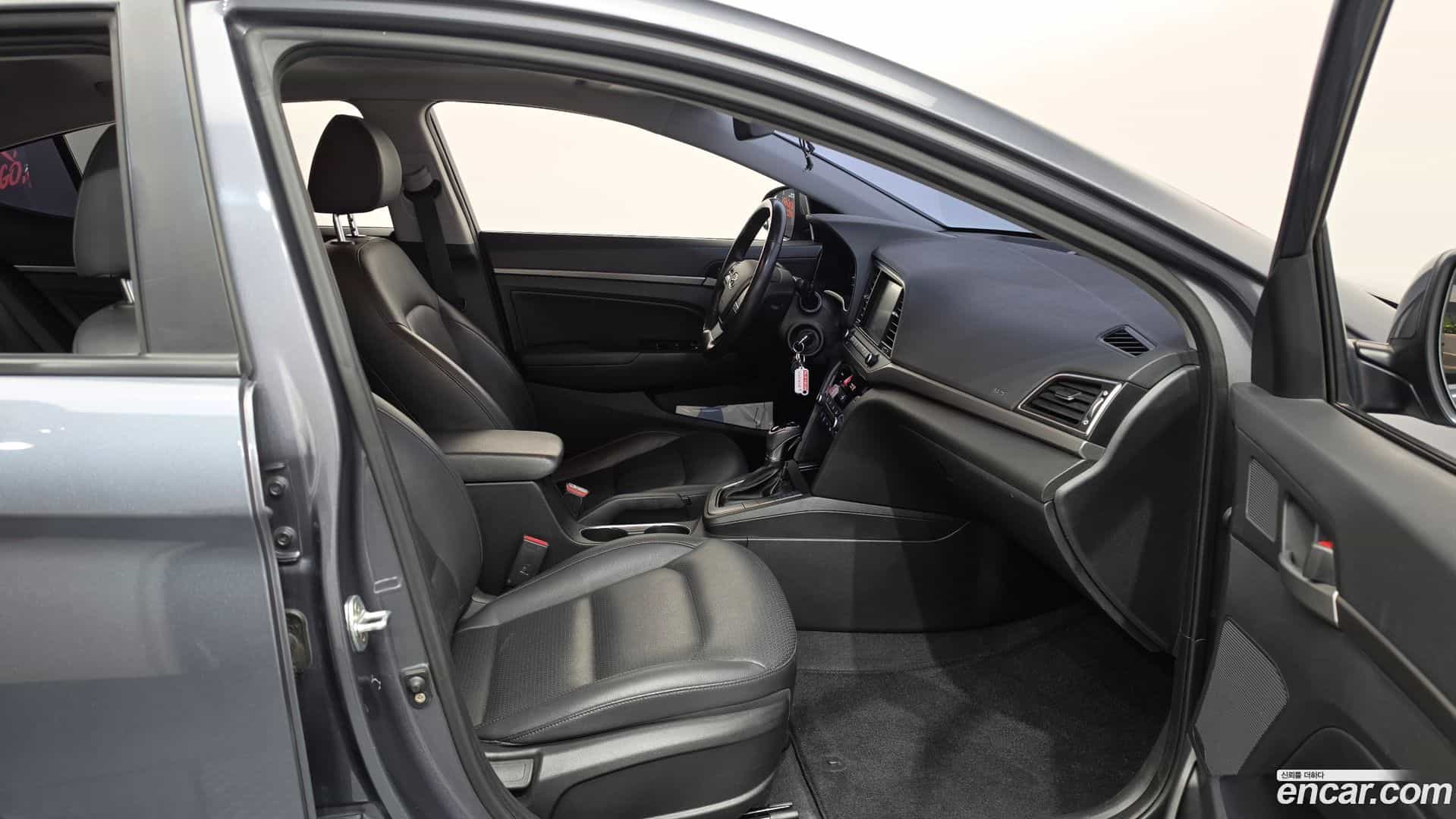 AVANTE Hyundai 2017.11-INNER-036