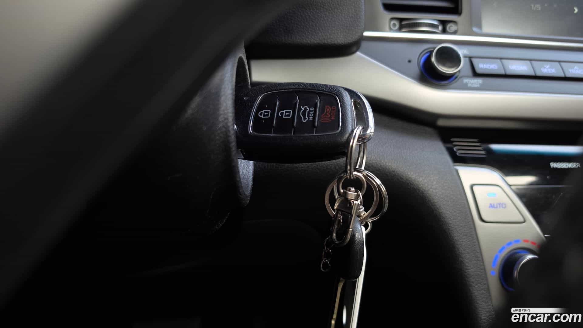 AVANTE Hyundai 2017.11-OPTION-040