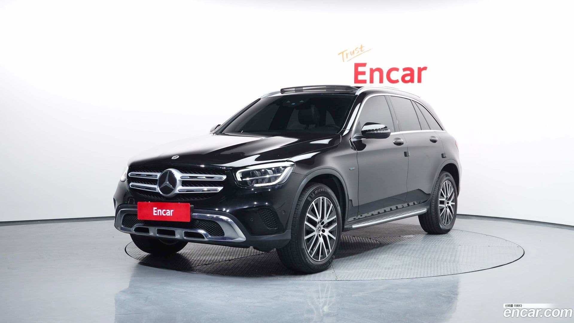 Main__Slider__Photo:GLC-Class Mercedes-Benz 2021.0-0