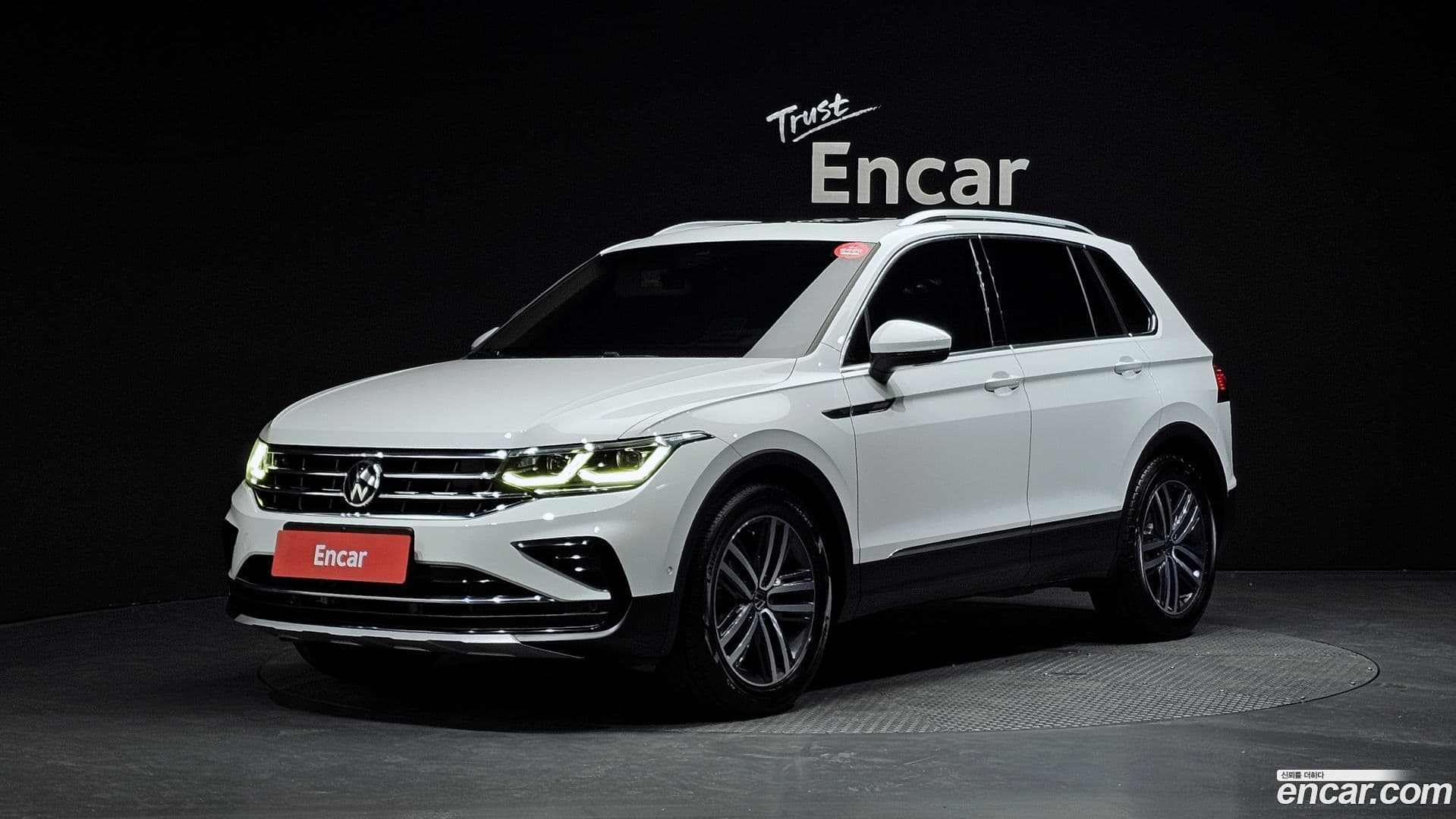 Main__Slider__Photo:Tiguan Volkswagen 2022.1-0
