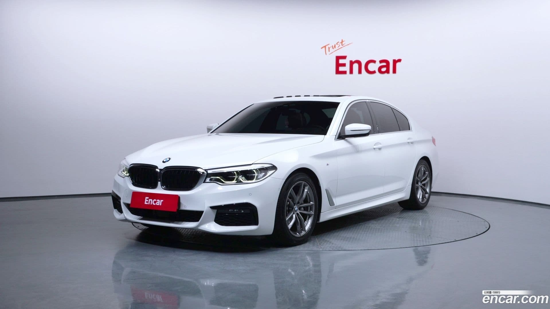 Main__Slider__Photo:5-Series BMW 2019.3-0