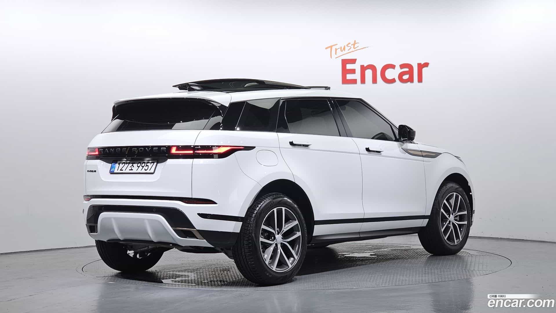 Range Rover Evoque Land Rover 2025.5-OUTER-002