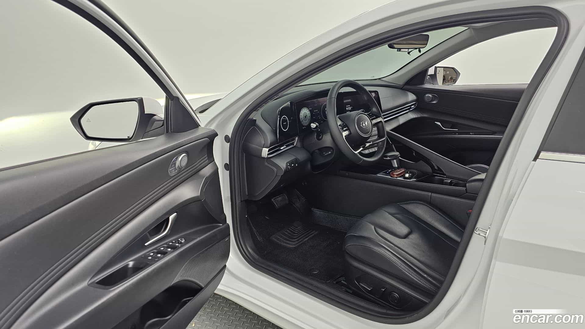 AVANTE Hyundai 2021.1-INNER-010