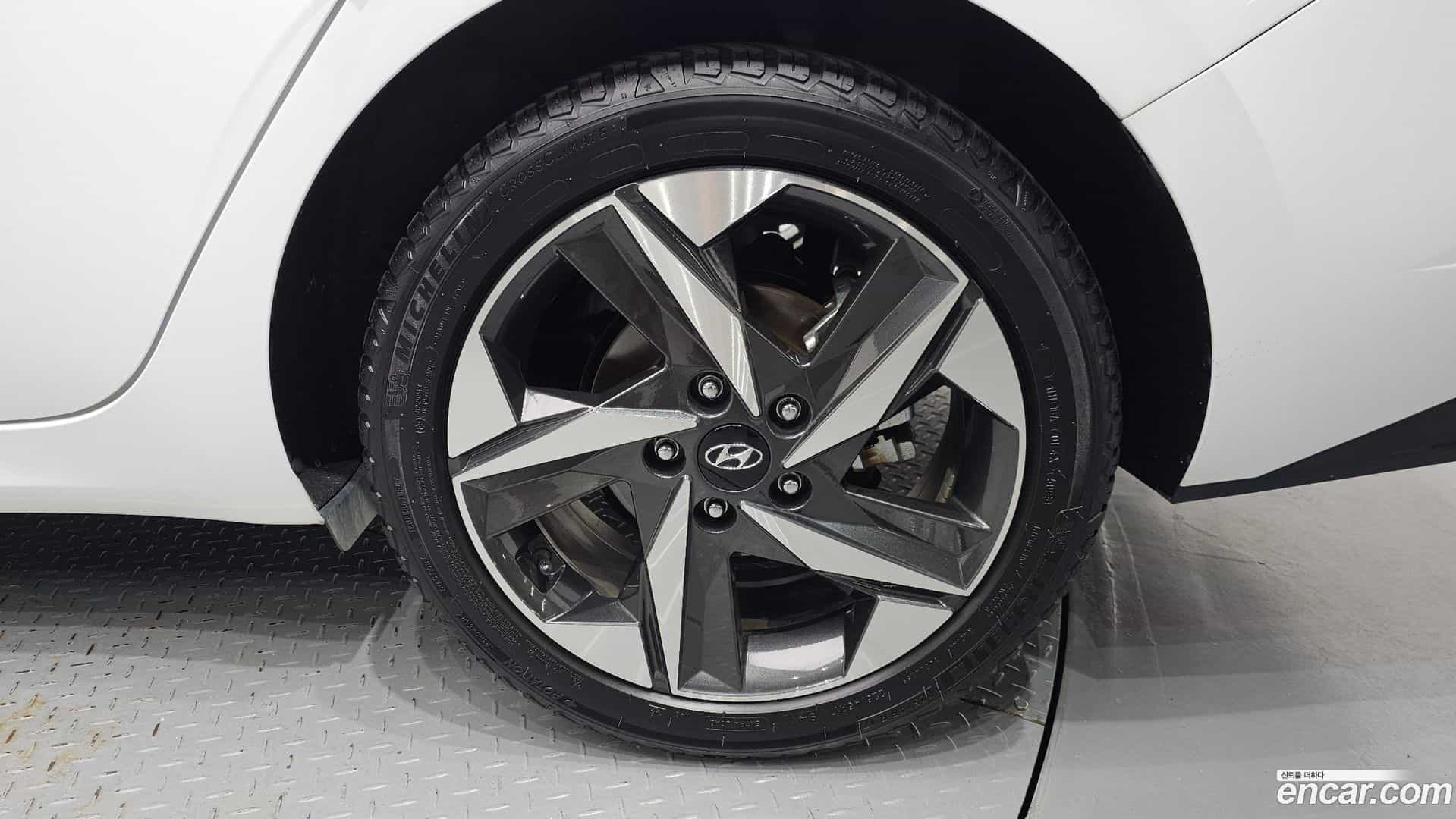 AVANTE Hyundai 2021.1-OUTER-031