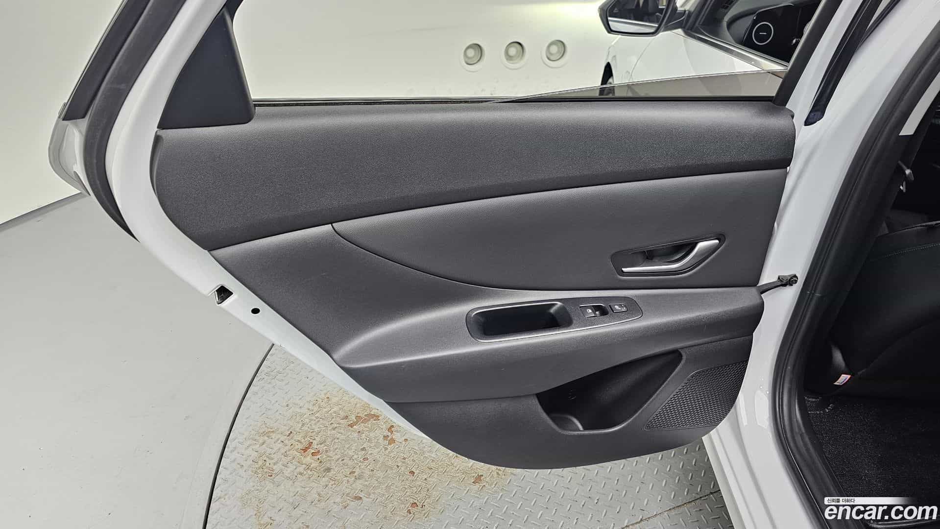 AVANTE Hyundai 2021.1-INNER-035