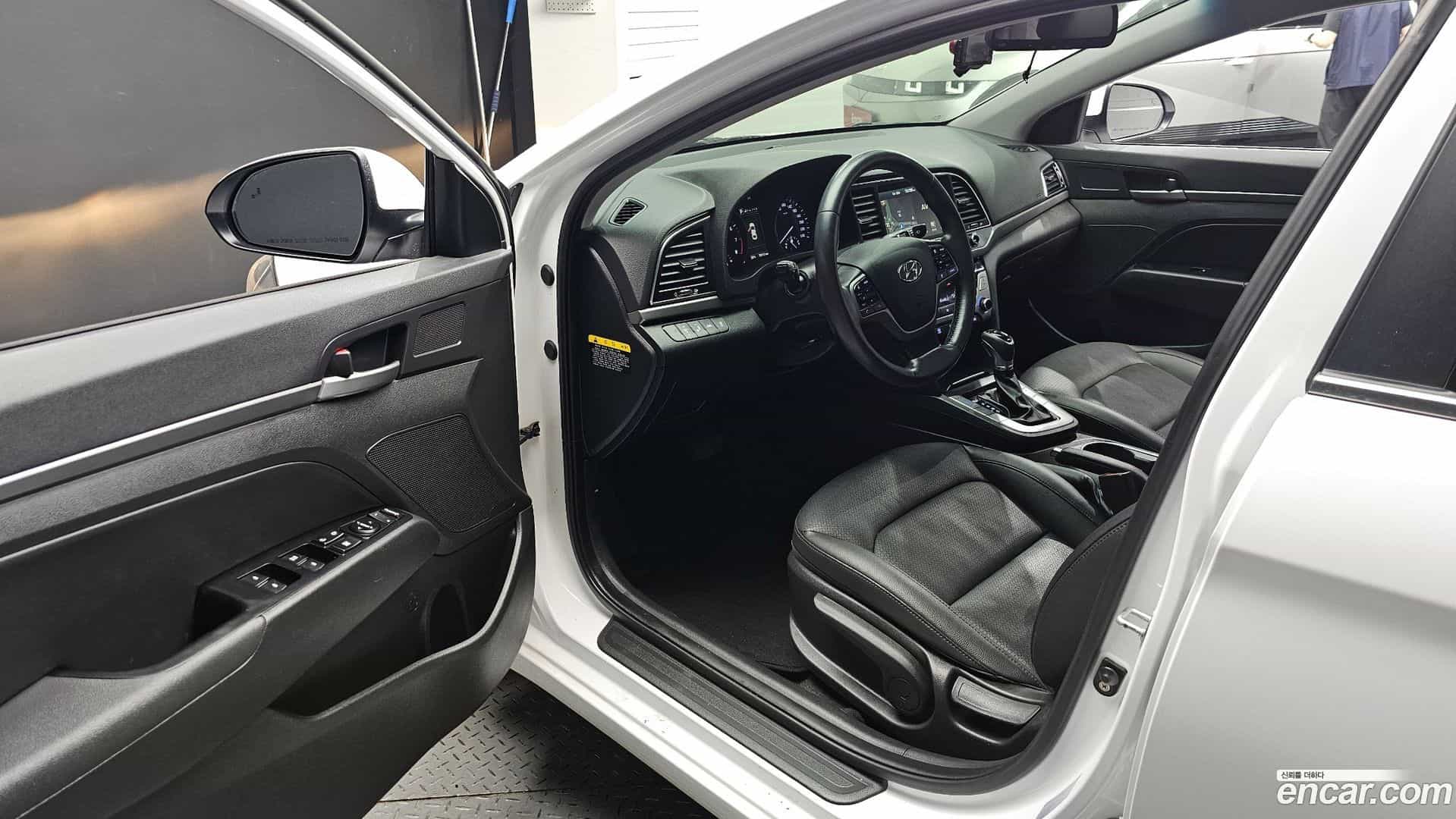 AVANTE Hyundai 2017.4-INNER-010