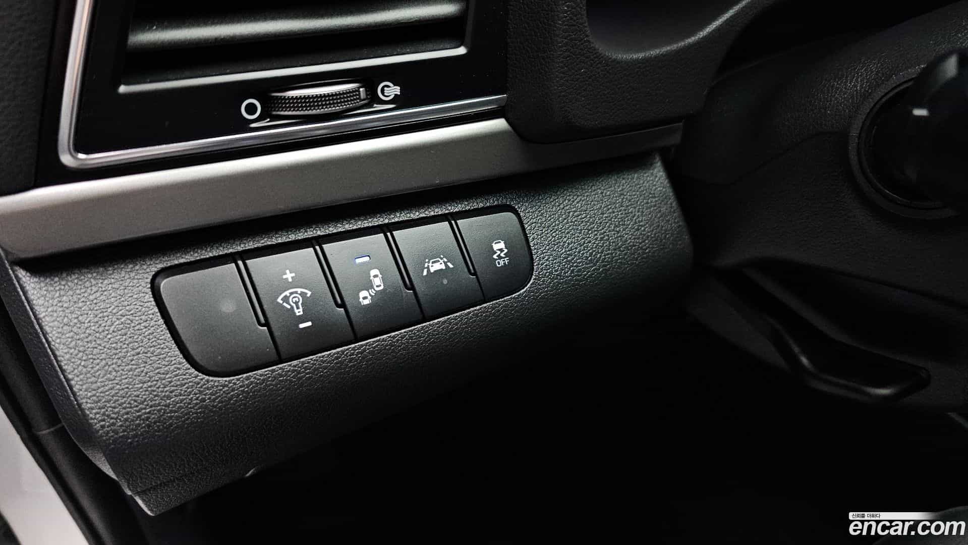 AVANTE Hyundai 2017.4-OPTION-022