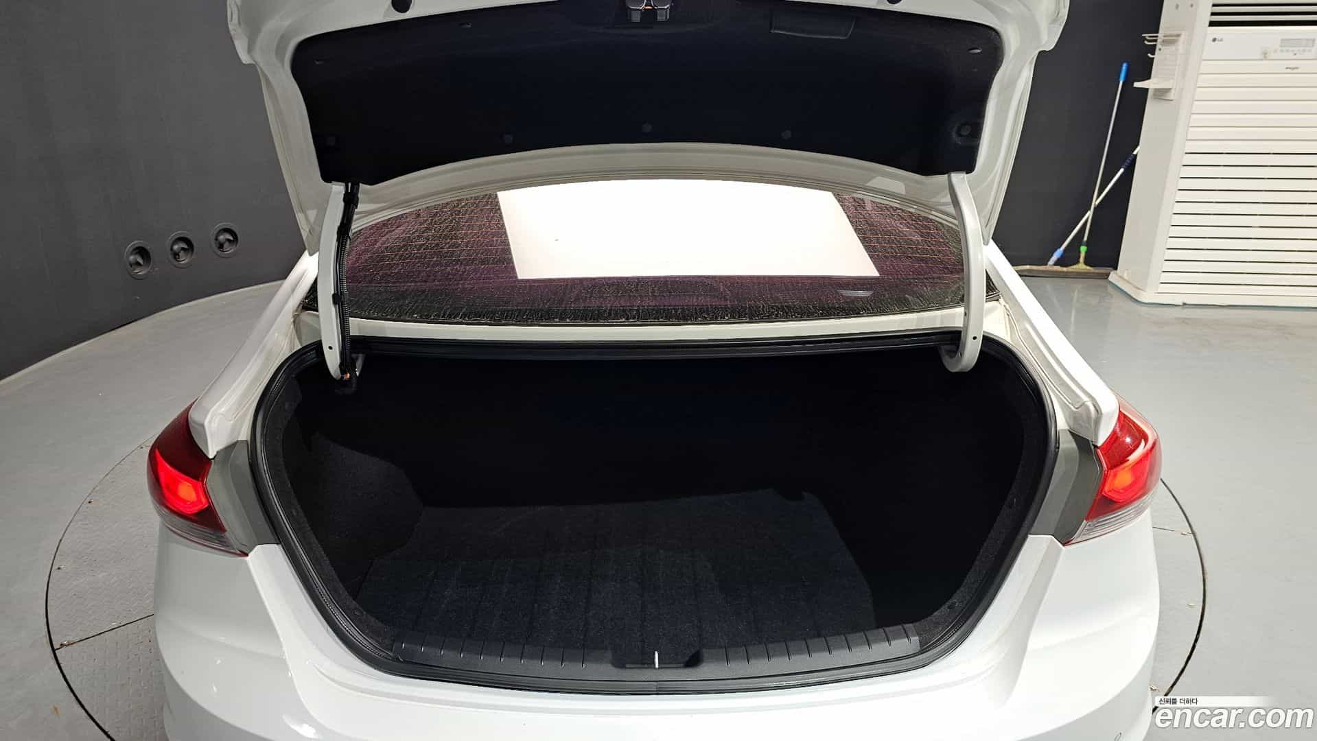 AVANTE Hyundai 2017.4-OPTION-024