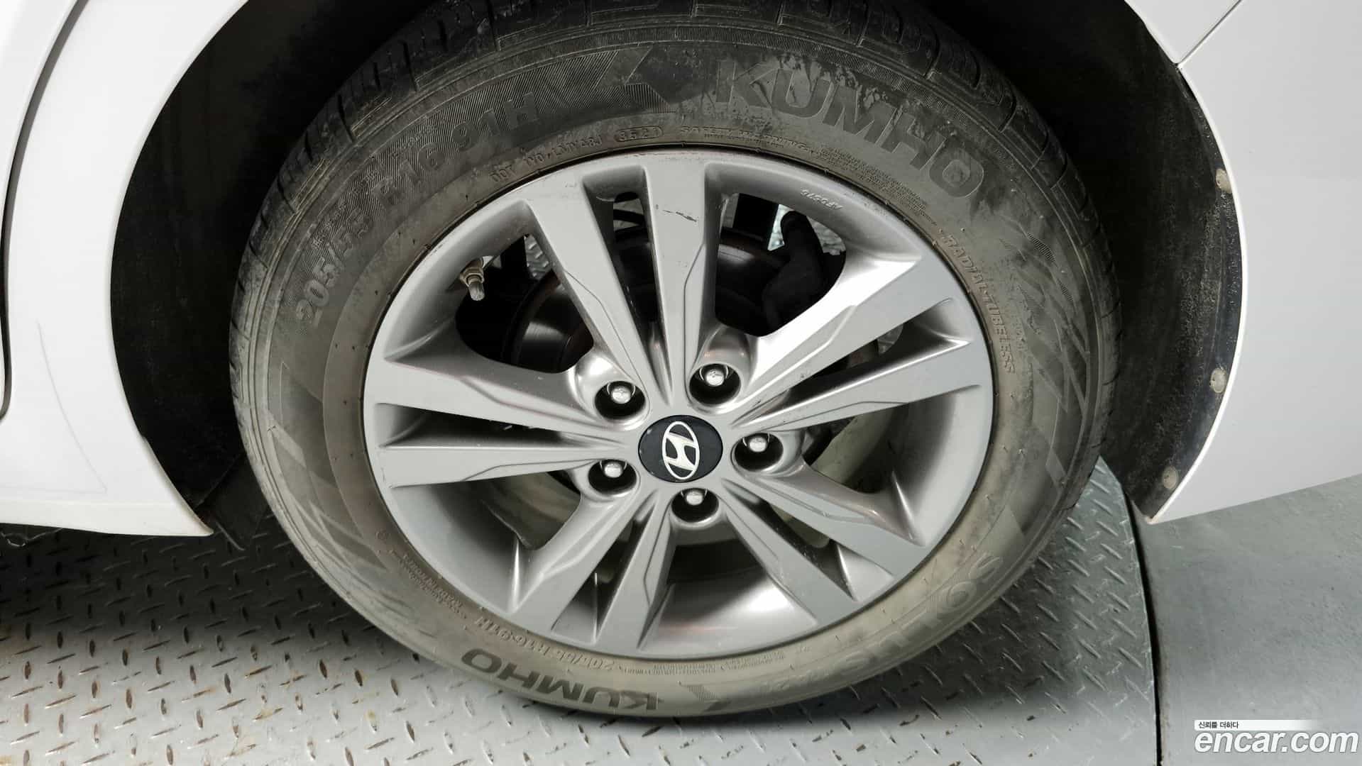 AVANTE Hyundai 2017.4-OUTER-031
