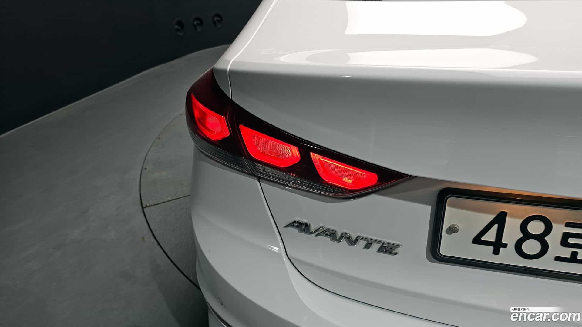 AVANTE Hyundai 2017.4-OUTER-033