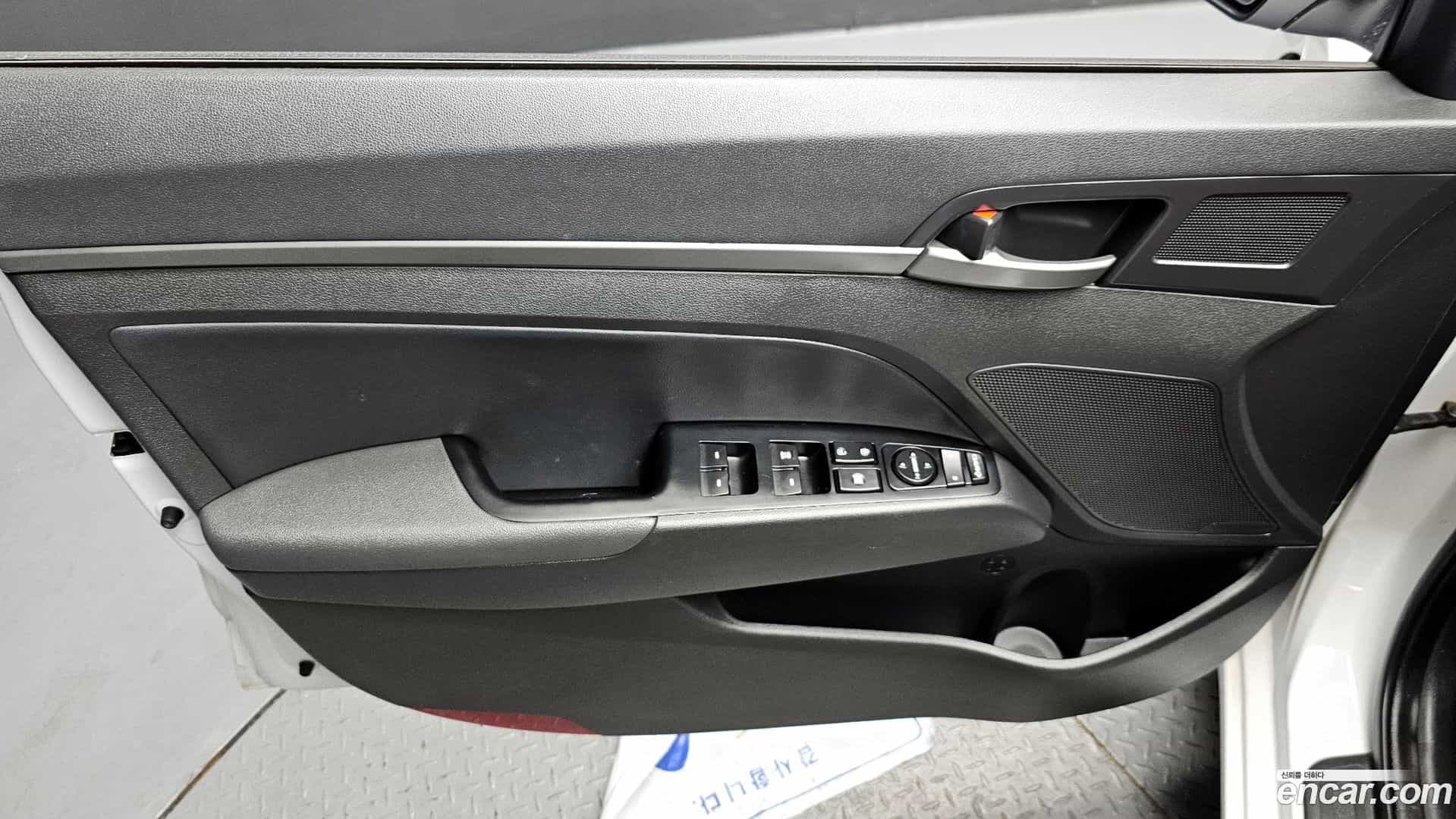AVANTE Hyundai 2017.4-INNER-034