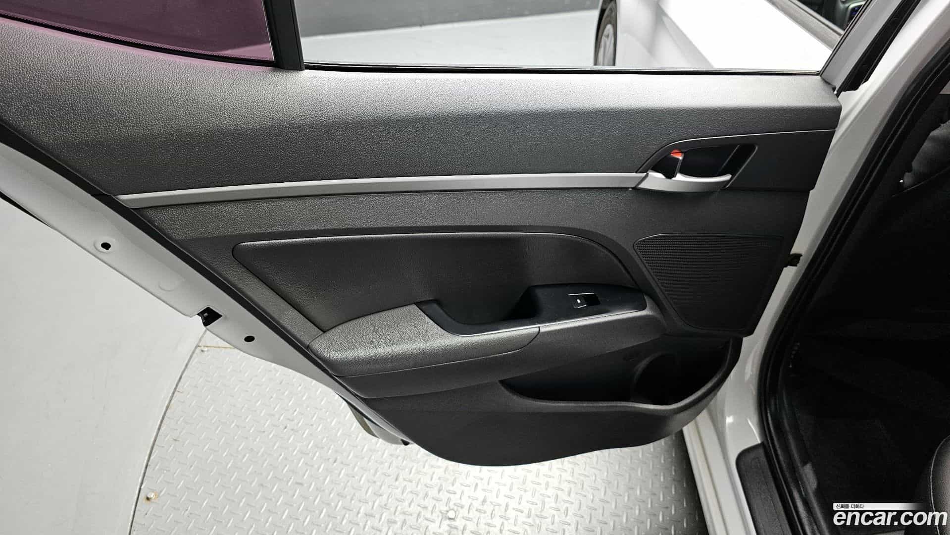 AVANTE Hyundai 2017.4-INNER-035