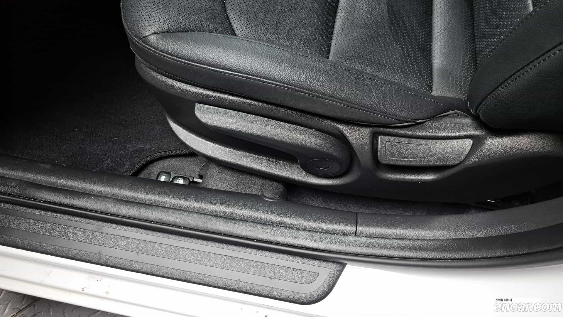 AVANTE Hyundai 2017.4-OPTION-044
