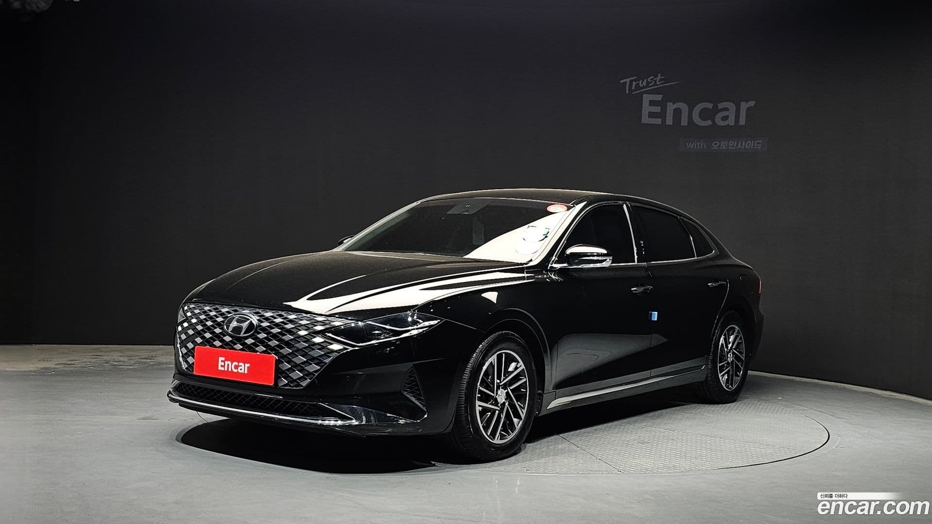 Main__Slider__Photo:Grandeur Hyundai 2021.11-0